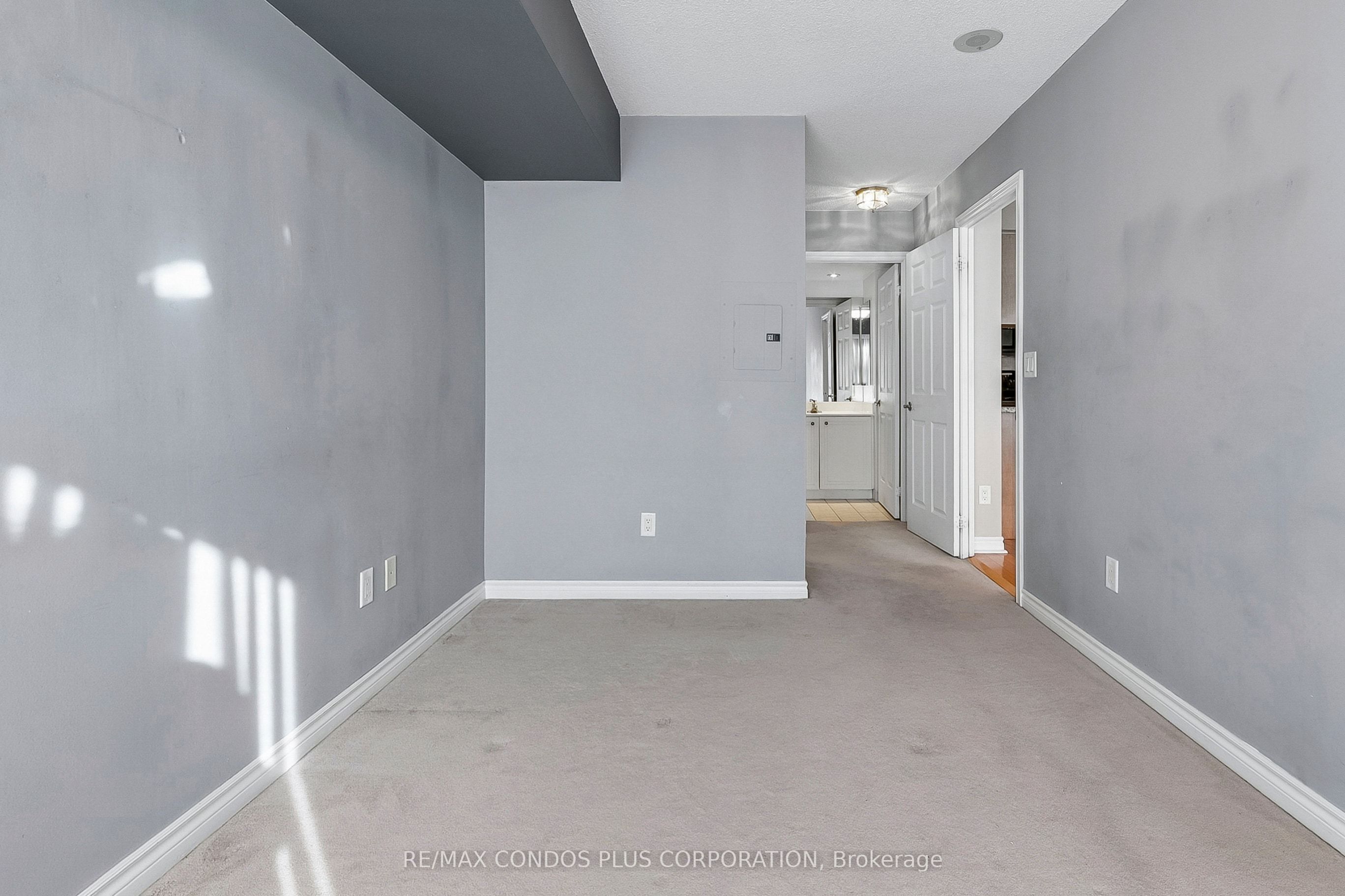 250 Wellington Street W 240 Property Photo 12