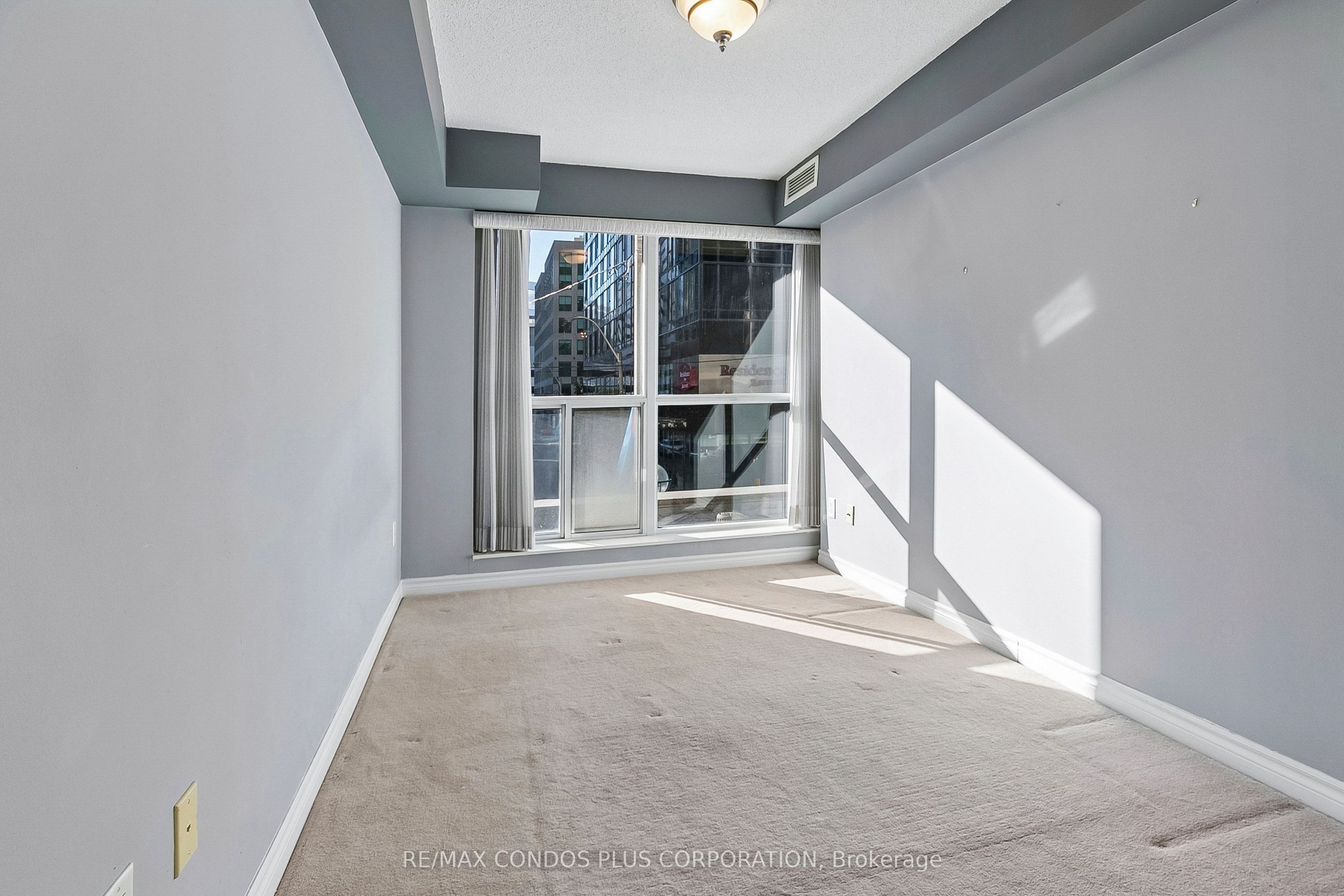 250 Wellington Street W 240 Property Photo 16