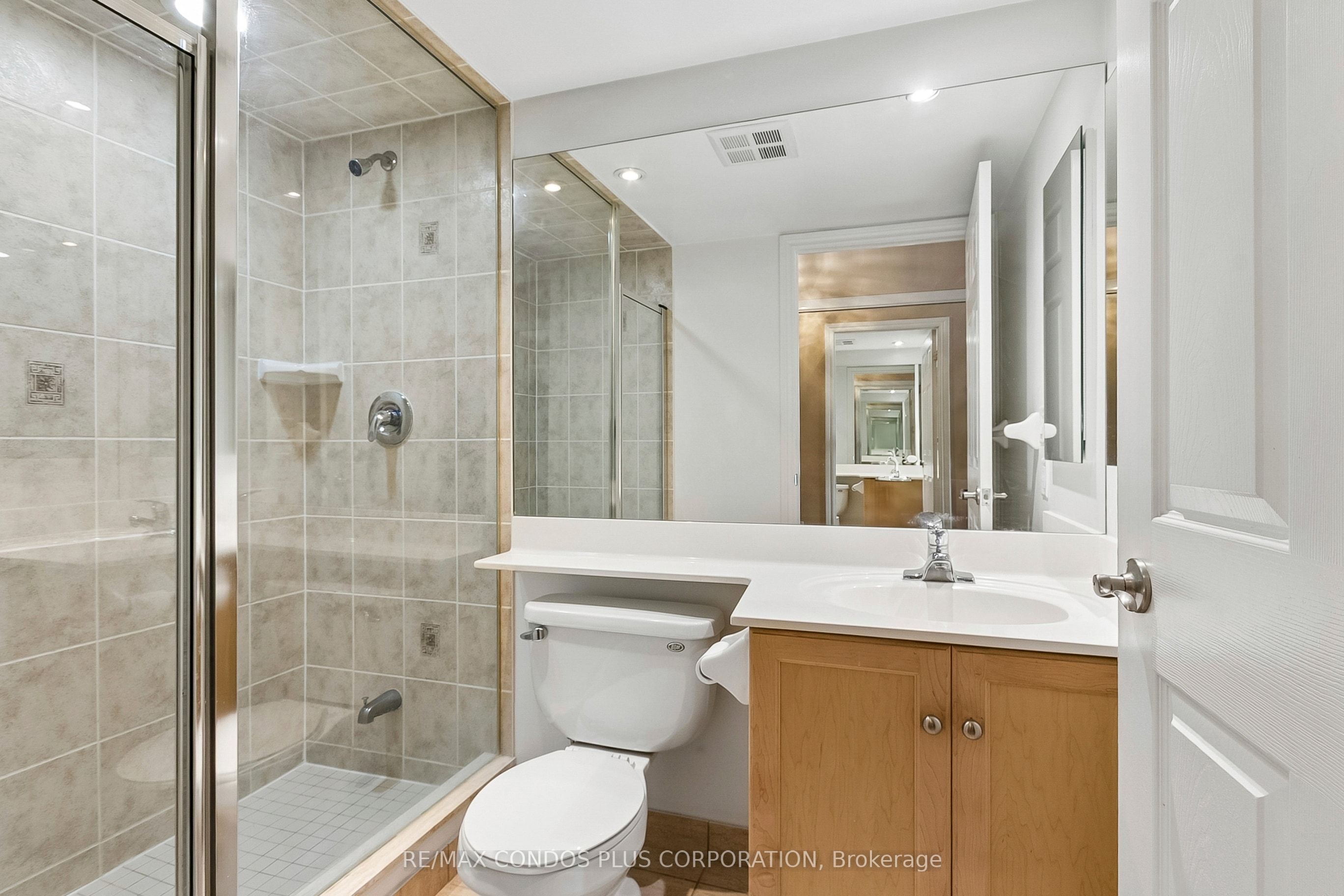 250 Wellington Street W 240 Property Photo 18