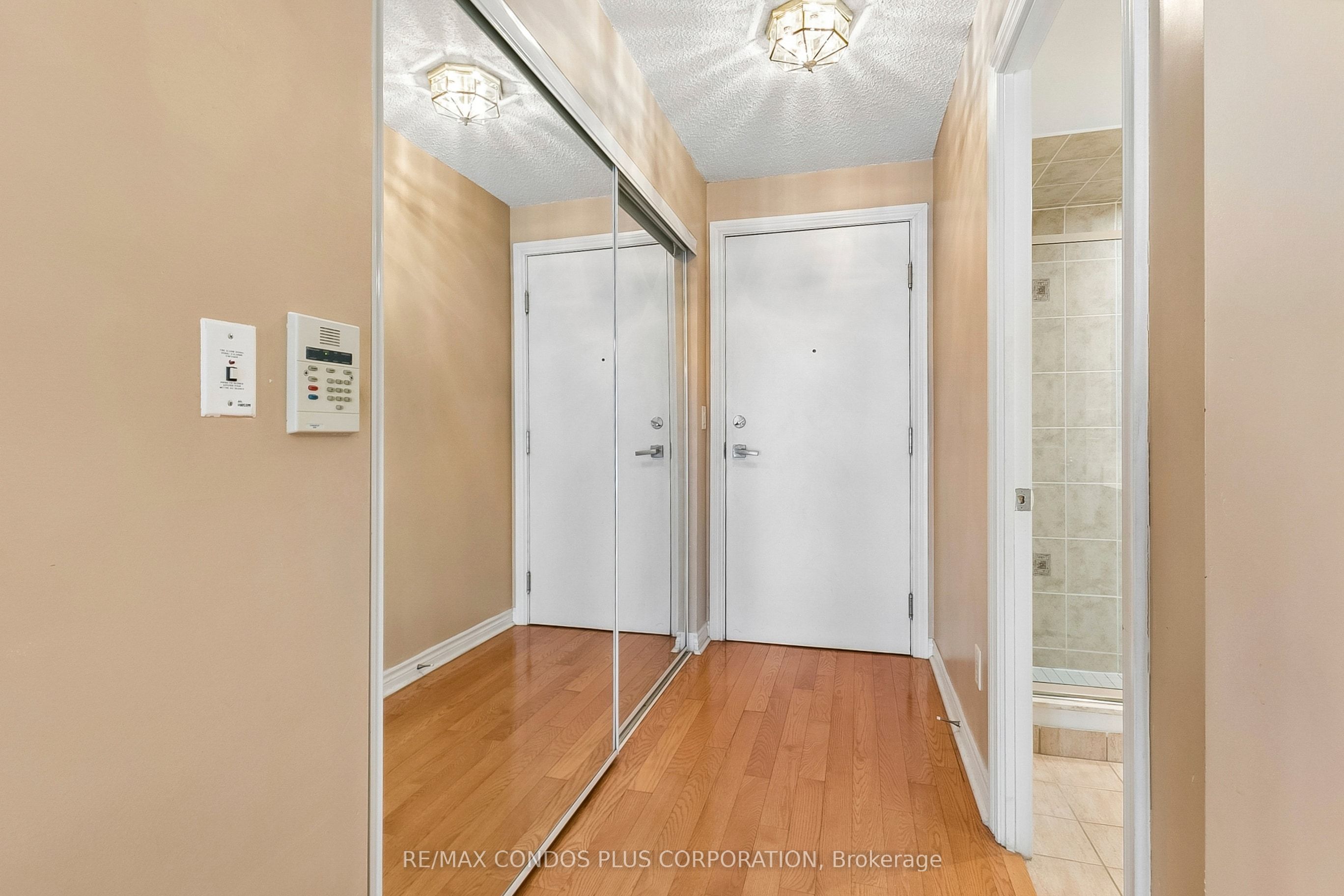 250 Wellington Street W 240 Property Photo 20