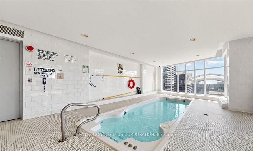 250 Wellington Street W 240 Property Photo 21