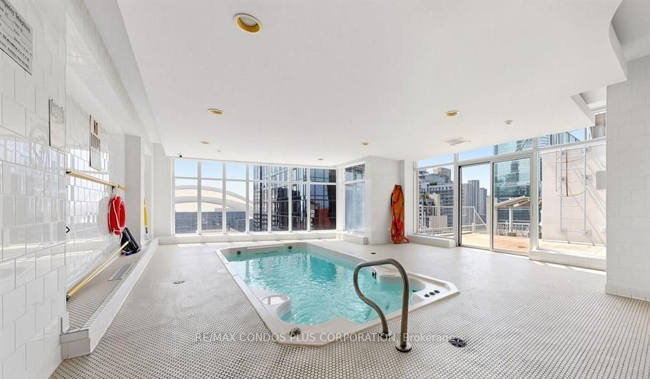 250 Wellington Street W 240 Property Photo 22