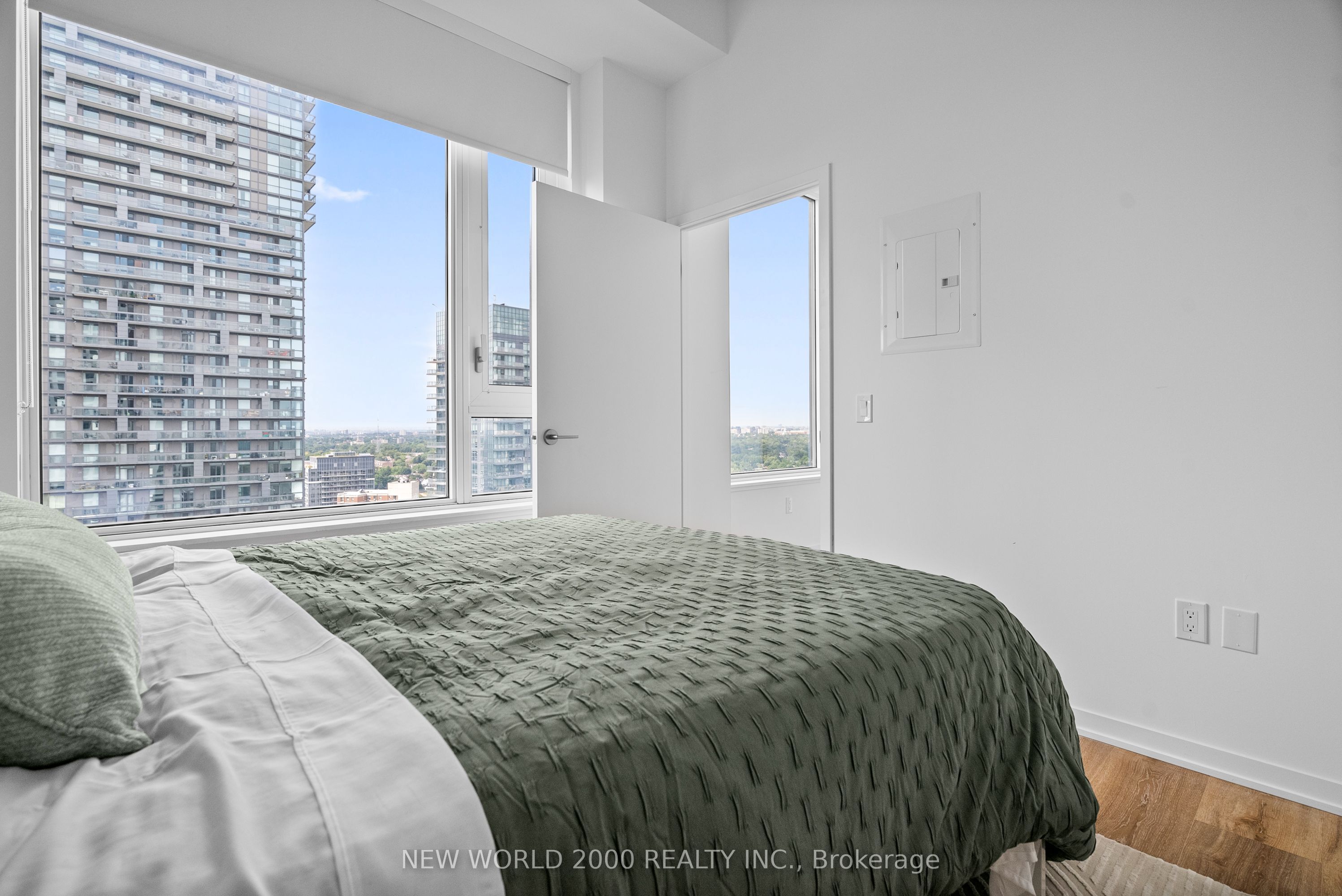 101 Roehampton Avenue 1210 Property Photo 6