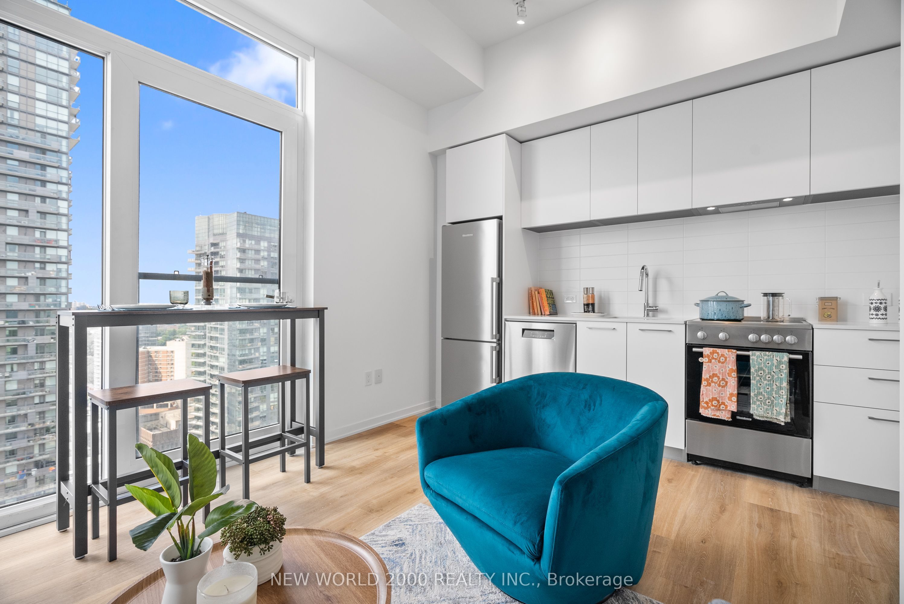 101 Roehampton Avenue 1210 Property Photo 11