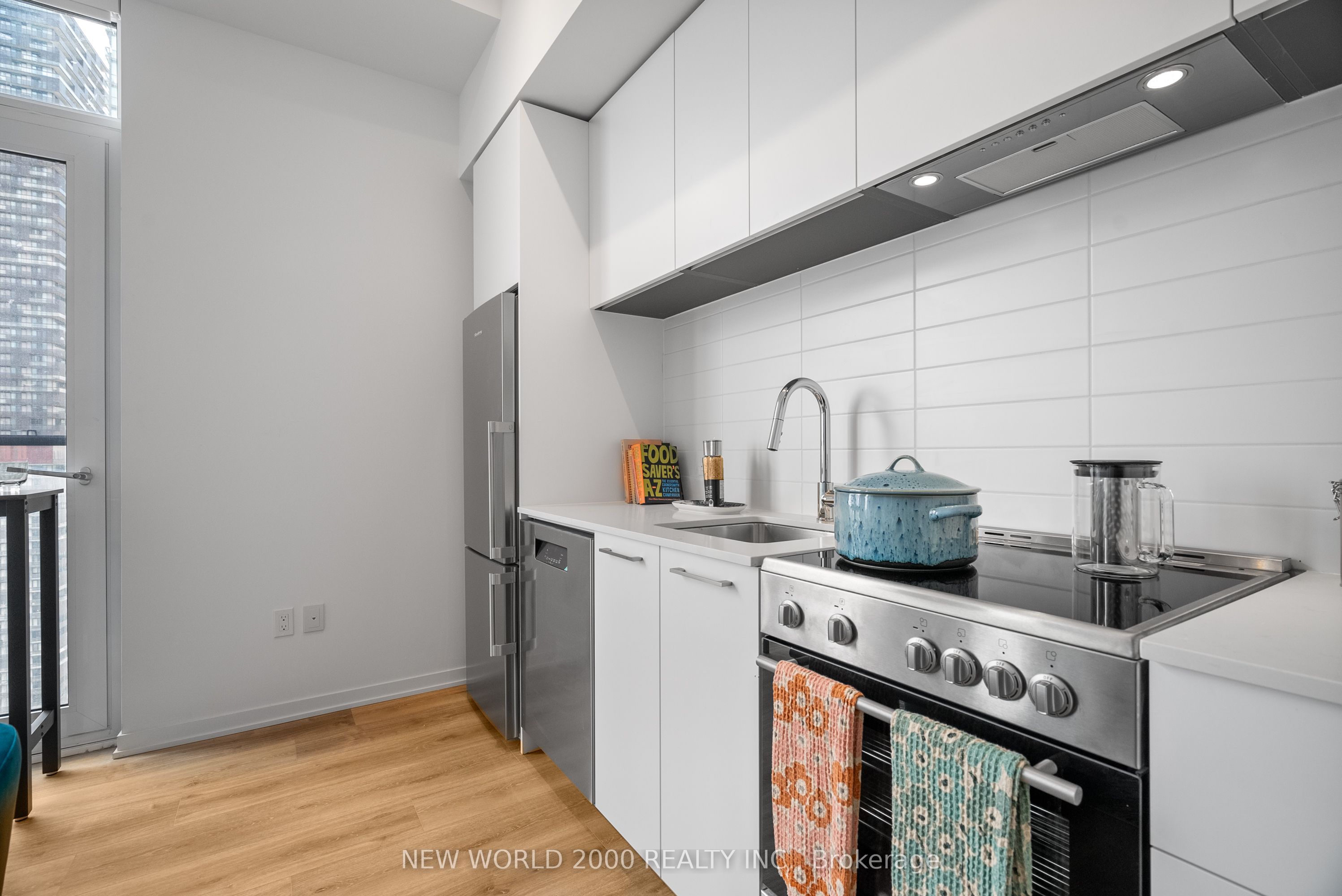 101 Roehampton Avenue 1210 Property Photo 17