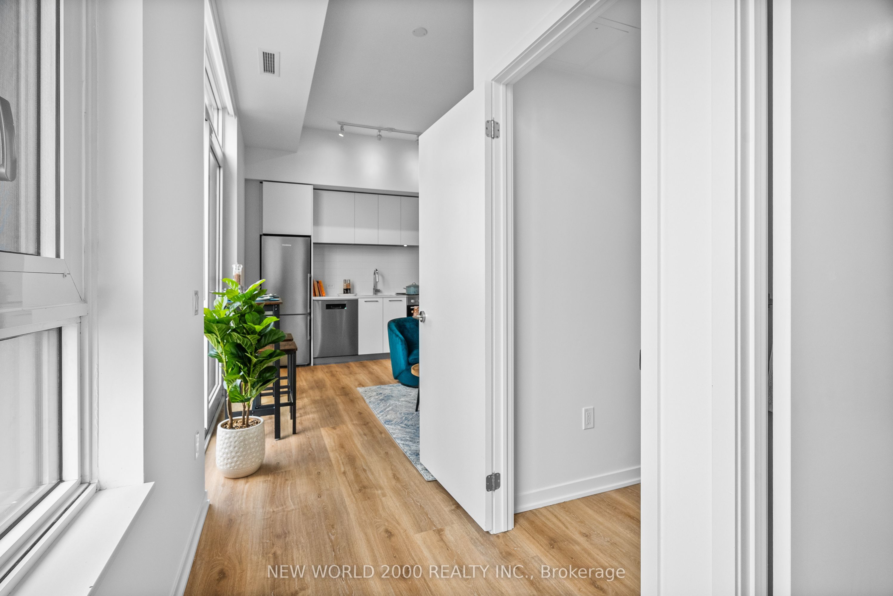 101 Roehampton Avenue 1210 Property Photo 28
