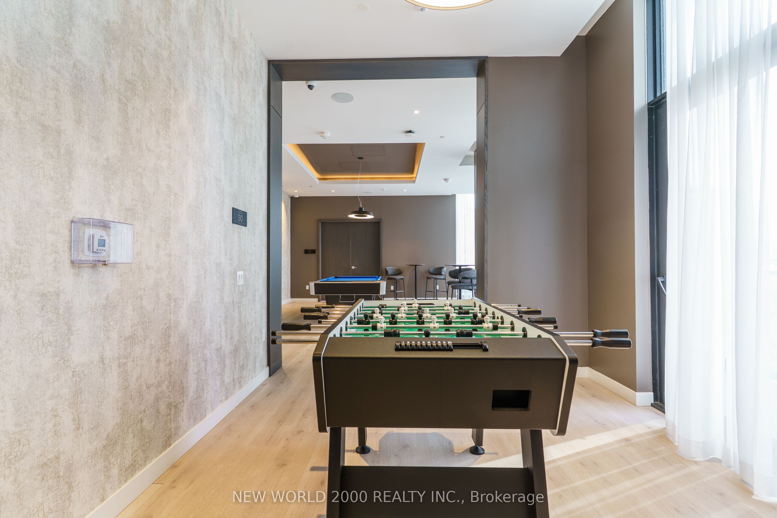 101 Roehampton Avenue 1804 Property Photo 7