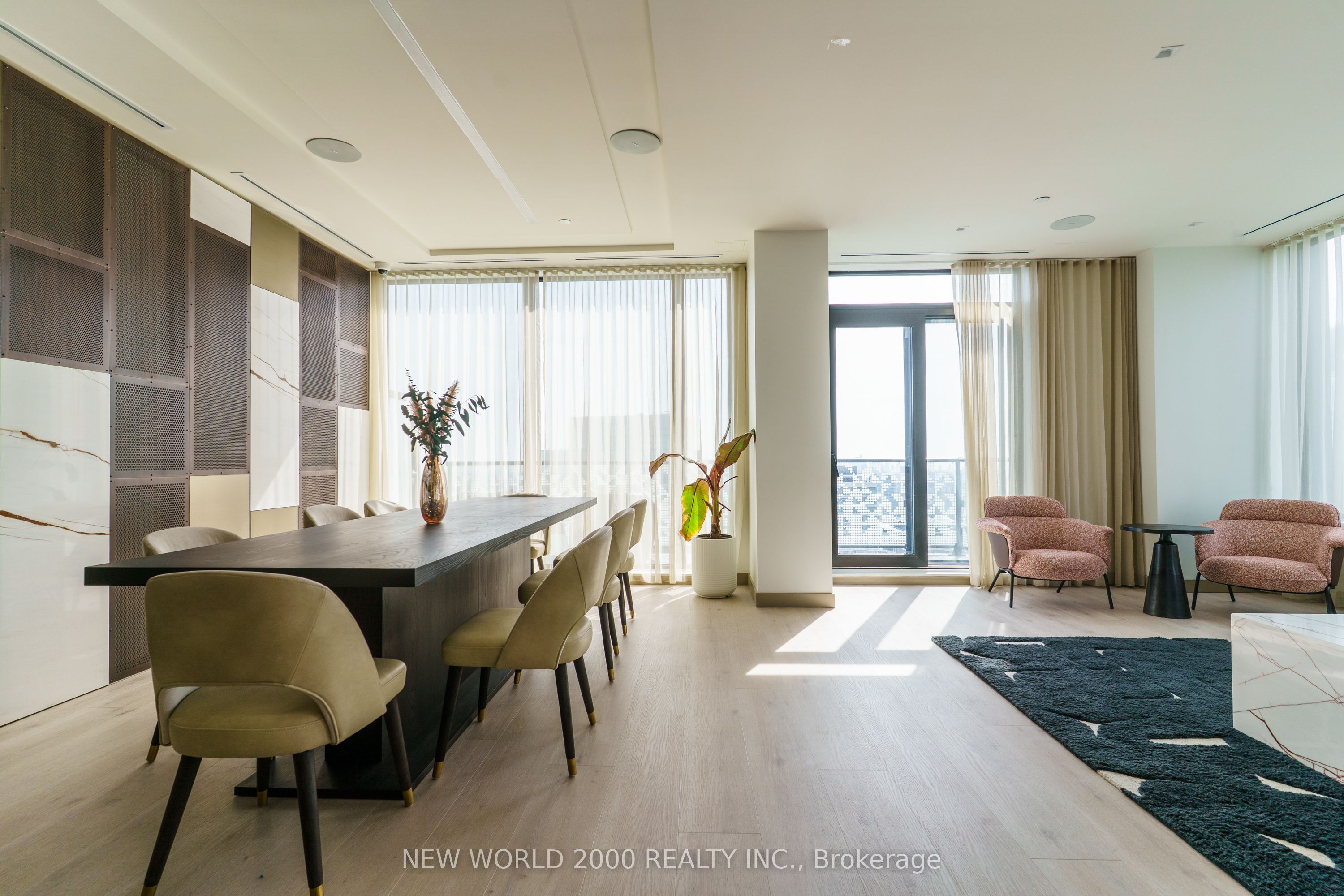 101 Roehampton Avenue 1804 Property Photo 14