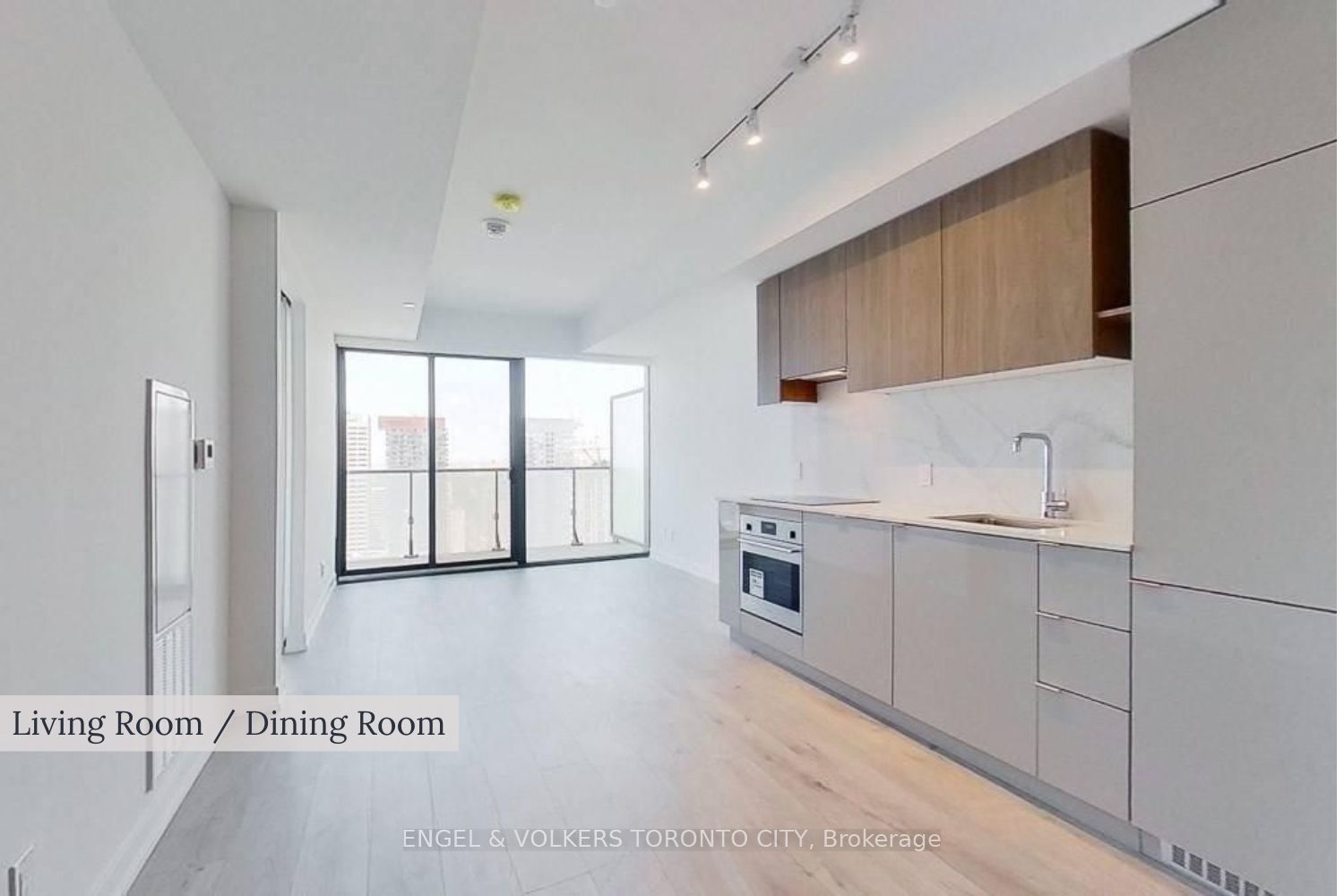 161 Roehampton Avenue 4211 Property Photo 6