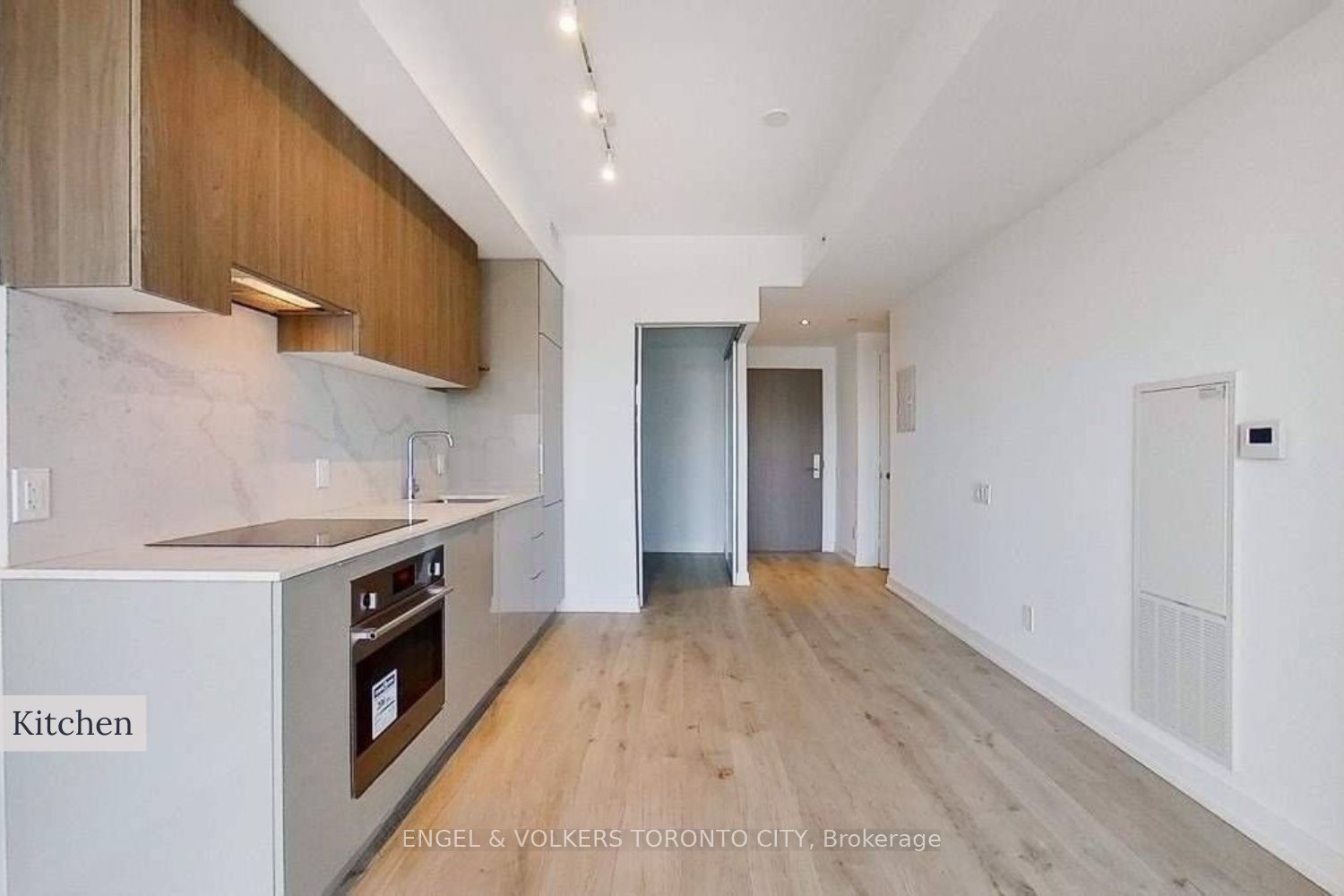 161 Roehampton Avenue 4211 Property Photo 7