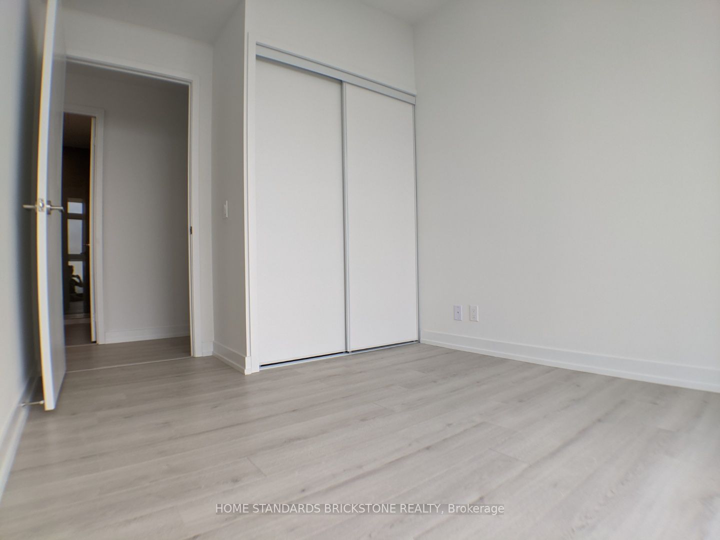 33 Helendale Avenue 2312 Property Photo 5