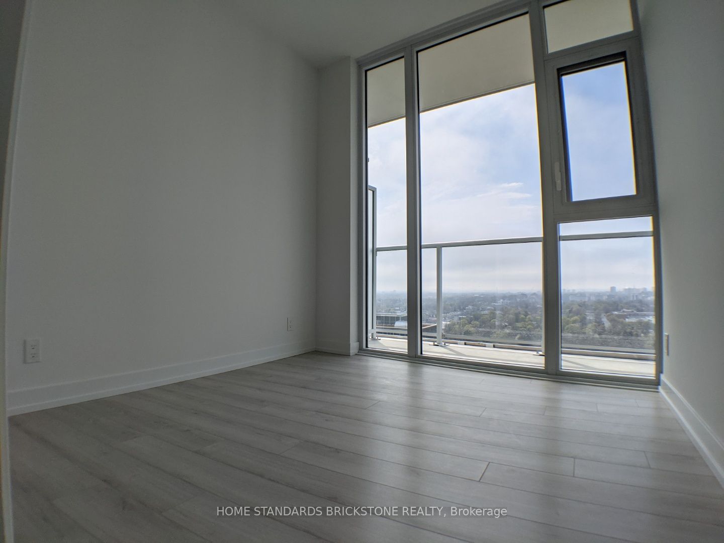33 Helendale Avenue 2312 Property Photo 6