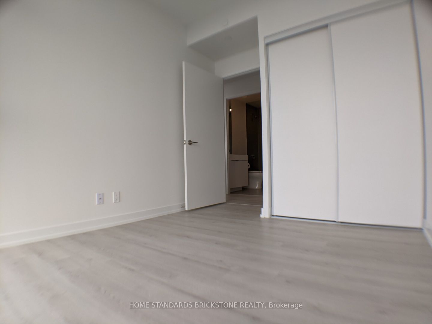 33 Helendale Avenue 2312 Property Photo 9