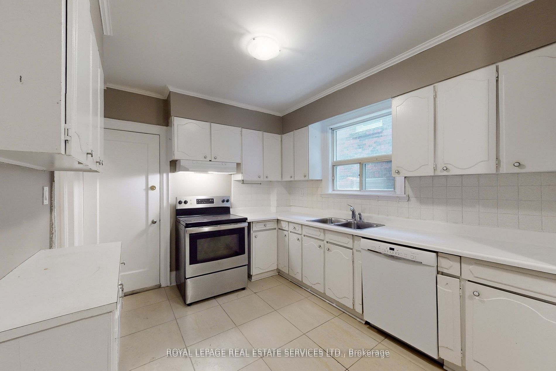 89 Oriole Parkway Property Photo 6