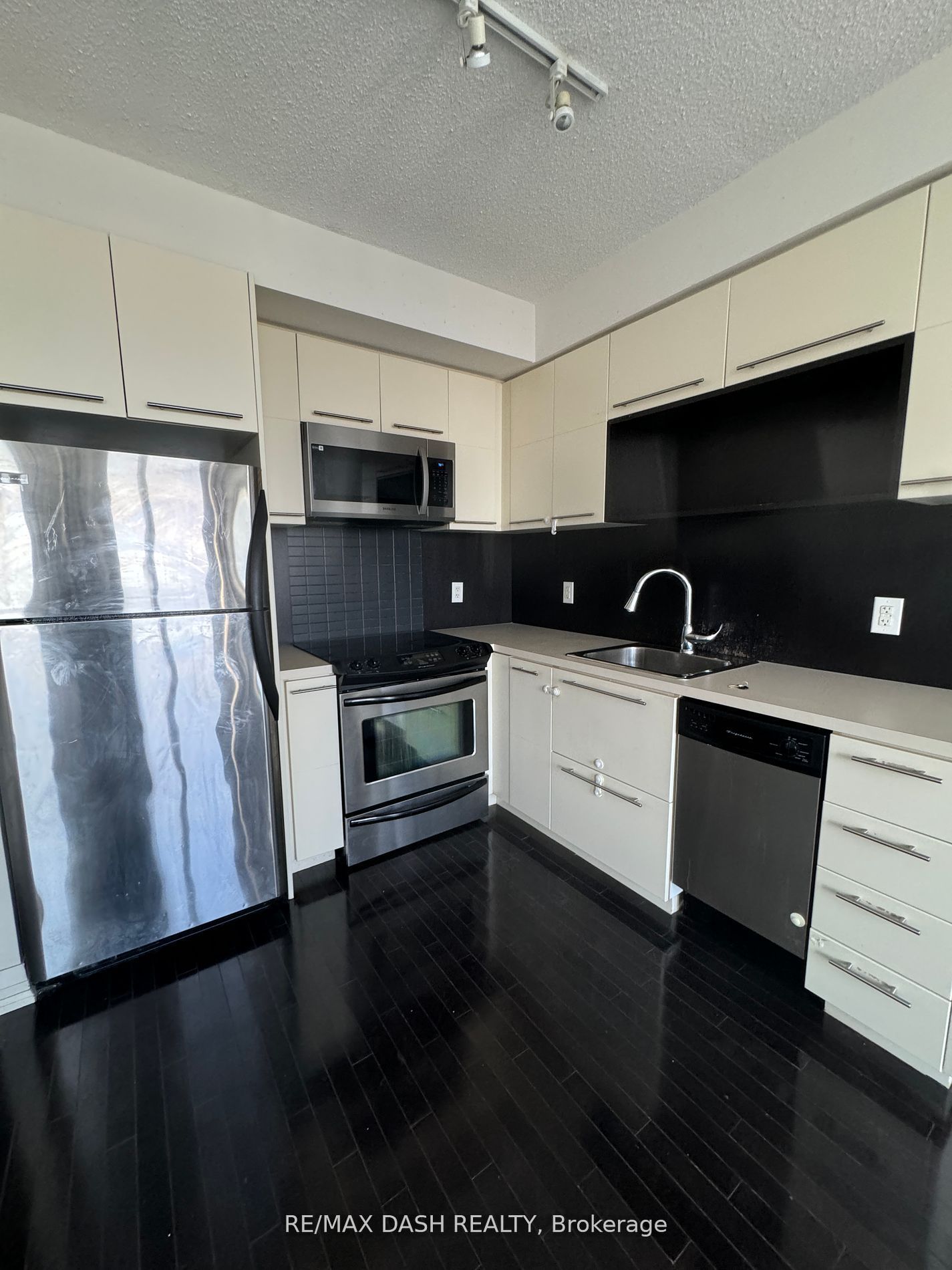 25 Carlton Street 2701 Property Photo 4