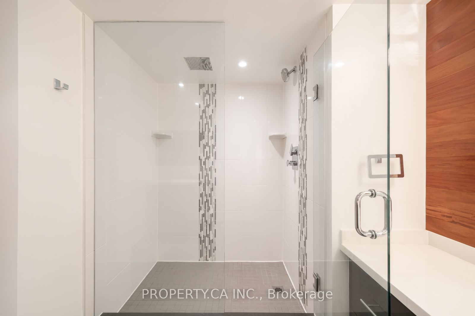 1 Concorde Place 1202 Property Photo 26