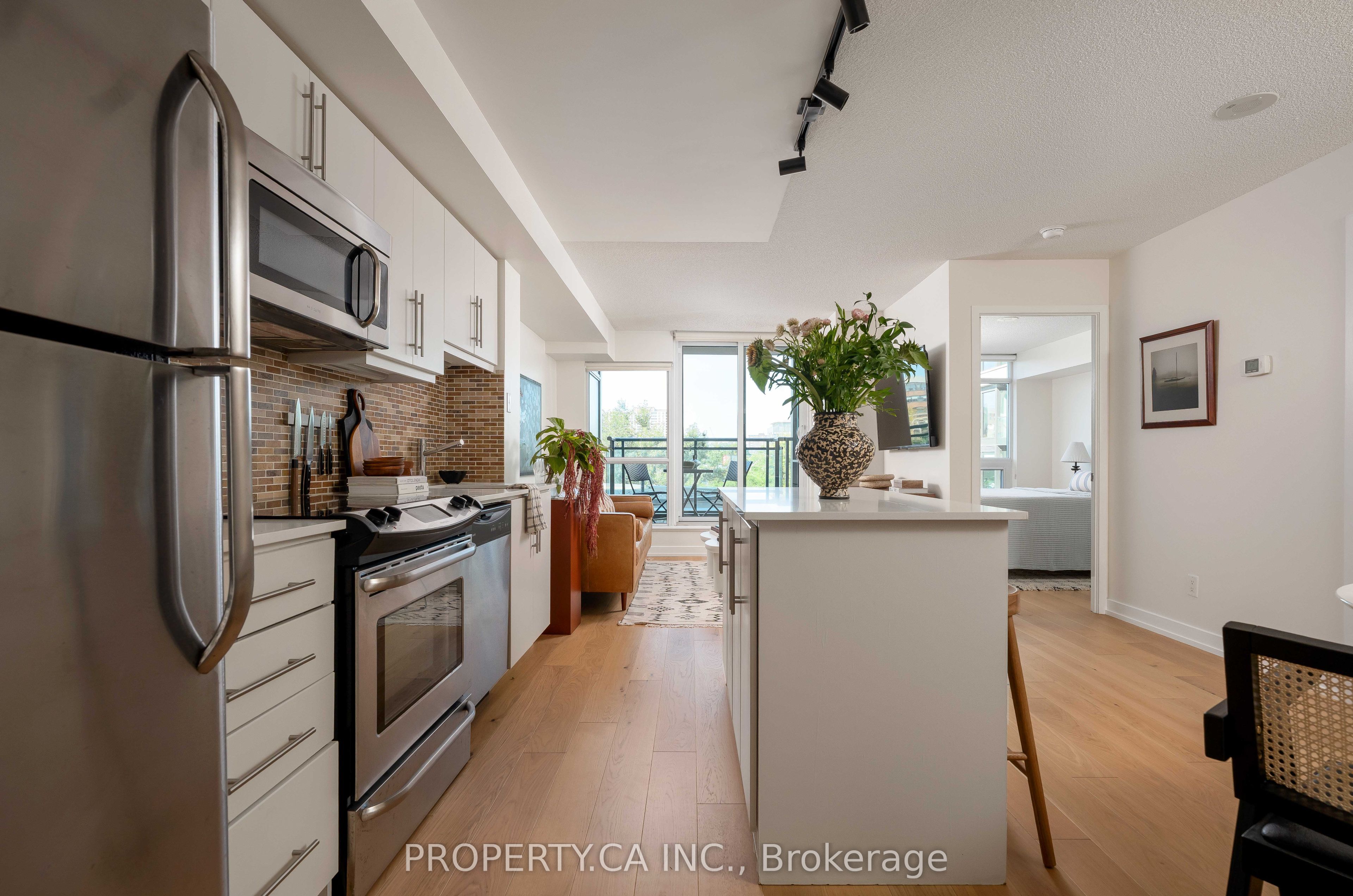 1171 Queen Street W 413 Property Photo 2