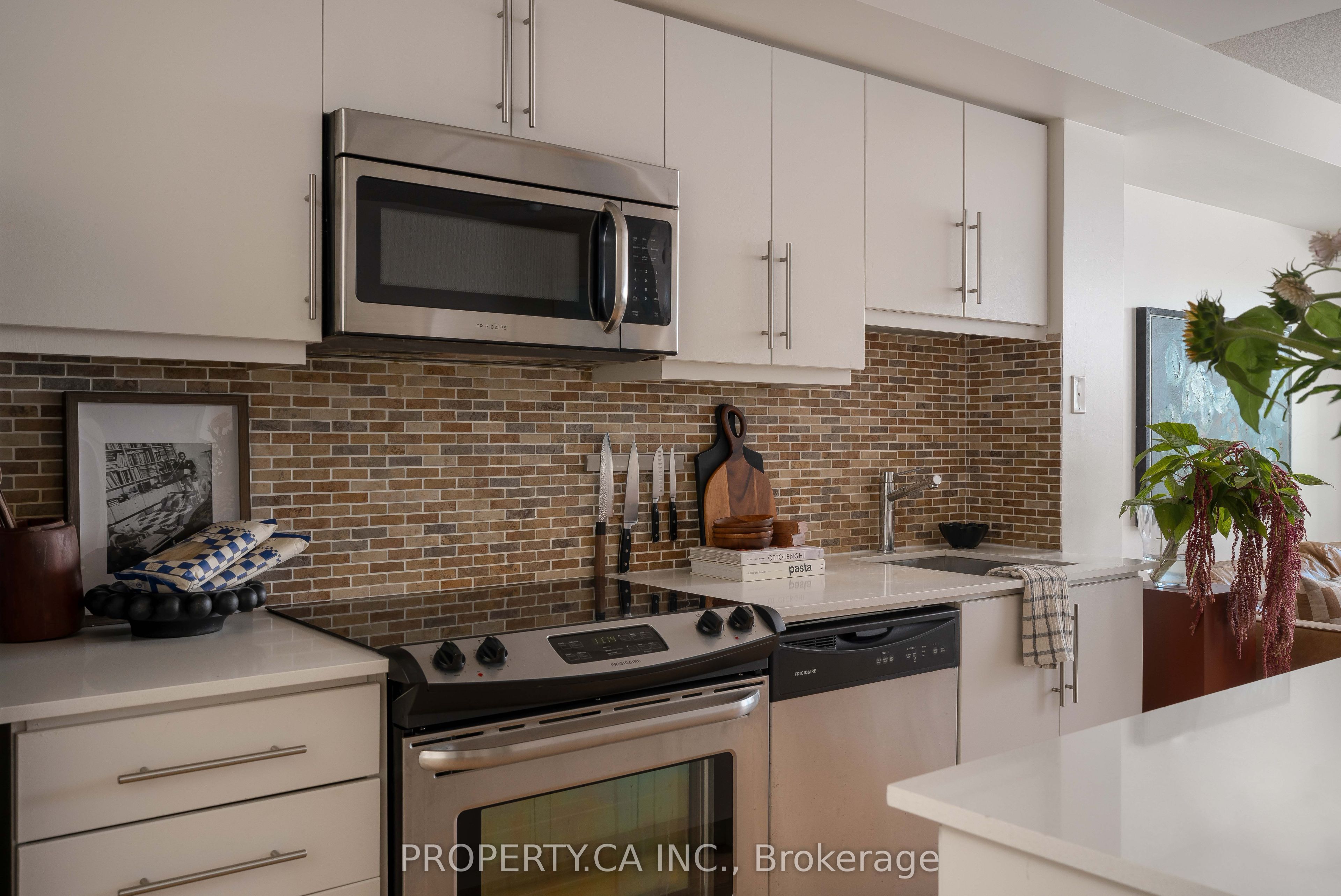 1171 Queen Street W 413 Property Photo 6