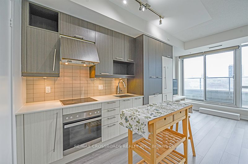 199 Richmond Street W 1708 Property Photo 4