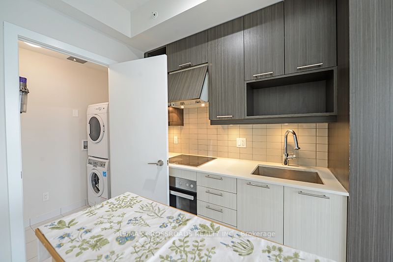 199 Richmond Street W 1708 Property Photo 6