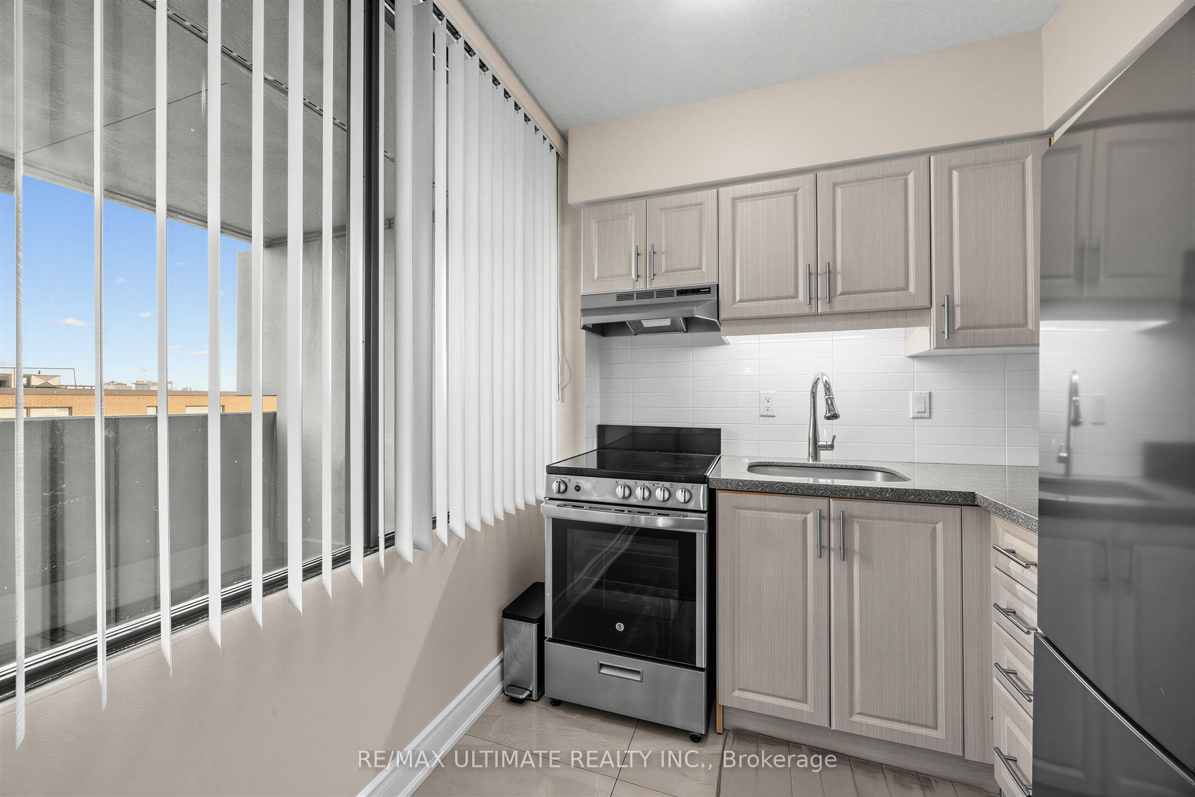 720 Spadina Avenue 603 Property Photo 2