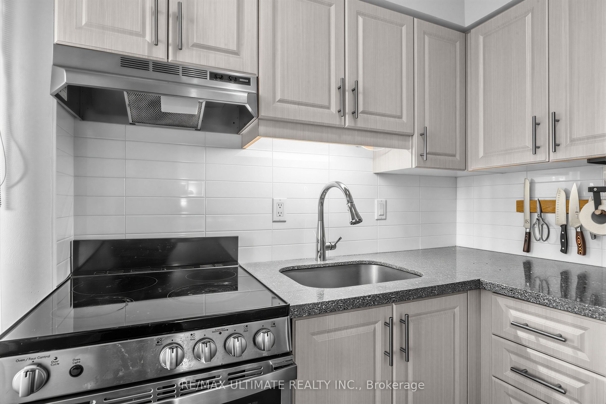 720 Spadina Avenue 603 Property Photo 3