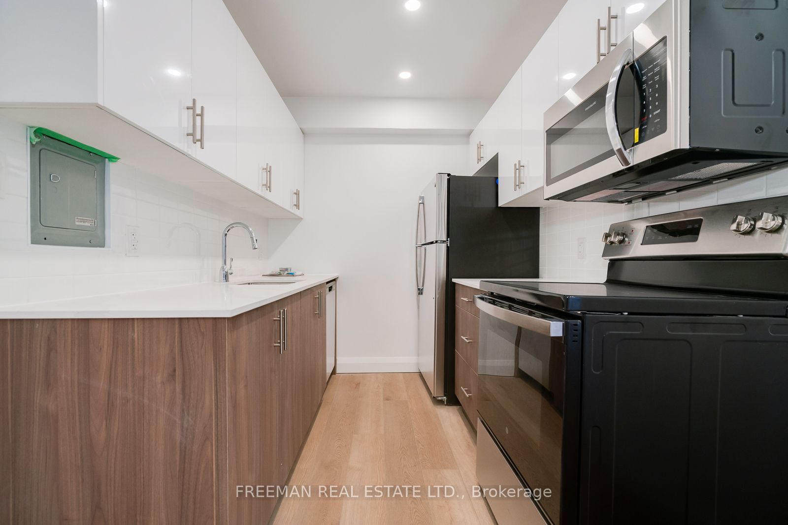 2707 Yonge Street 9 Property Photo 1