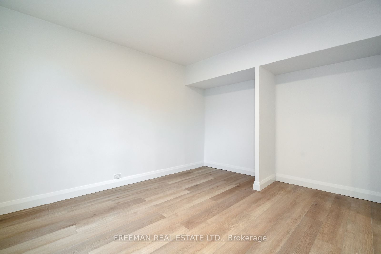 2707 Yonge Street 9 Property Photo 3