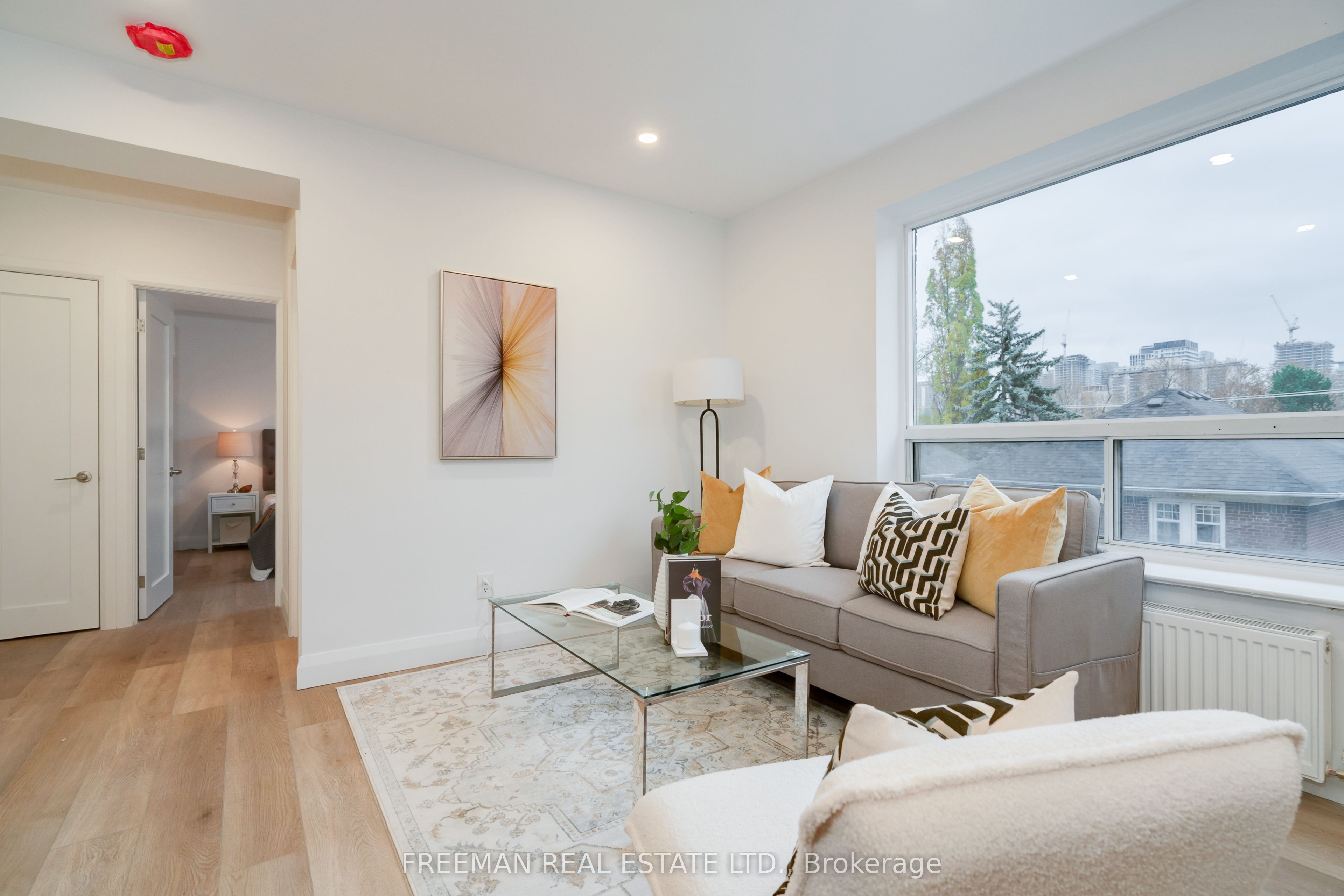 2707 Yonge Street 9 Property Photo 4