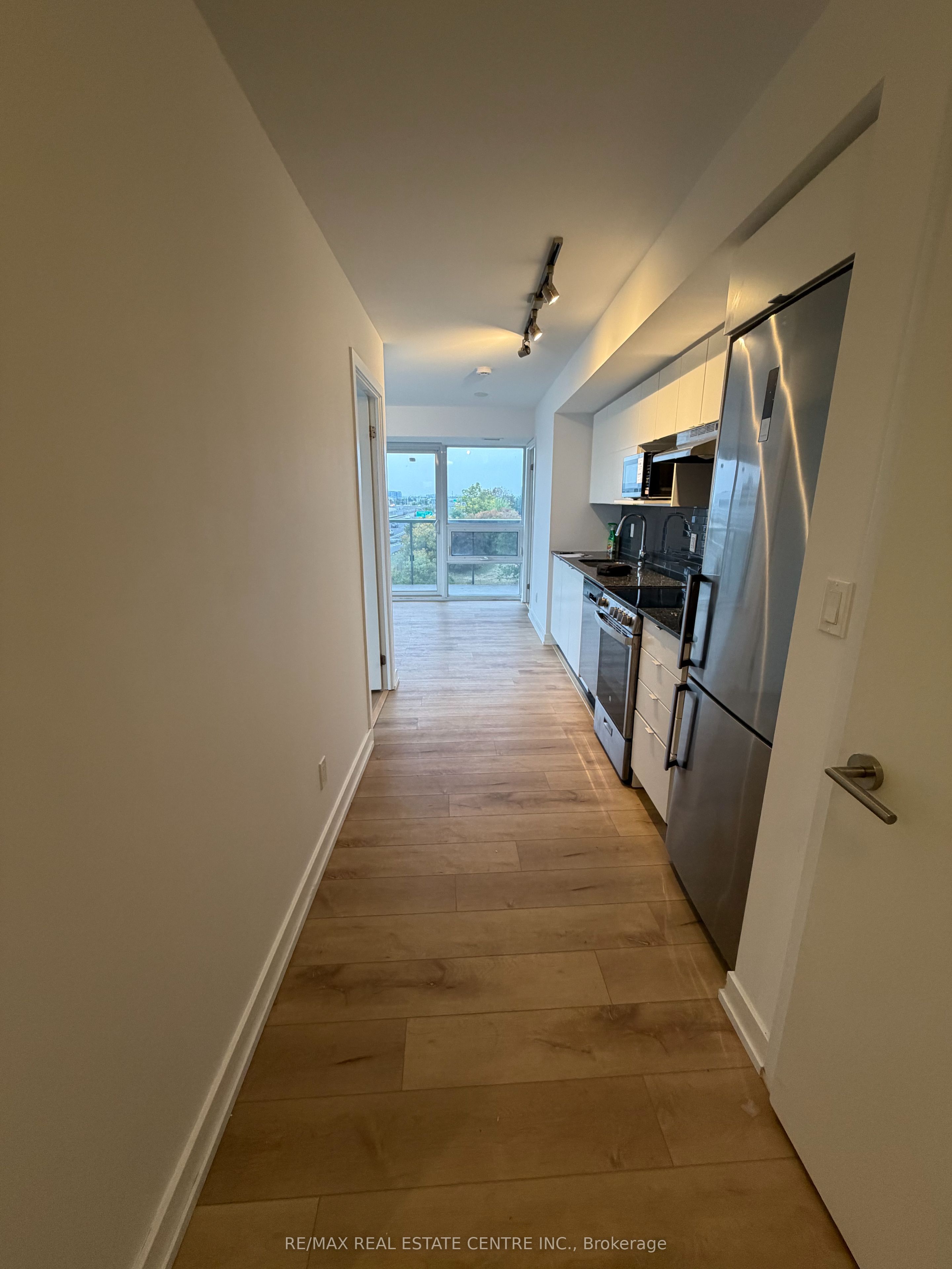 120 Varna Drive 605 Property Photo 3