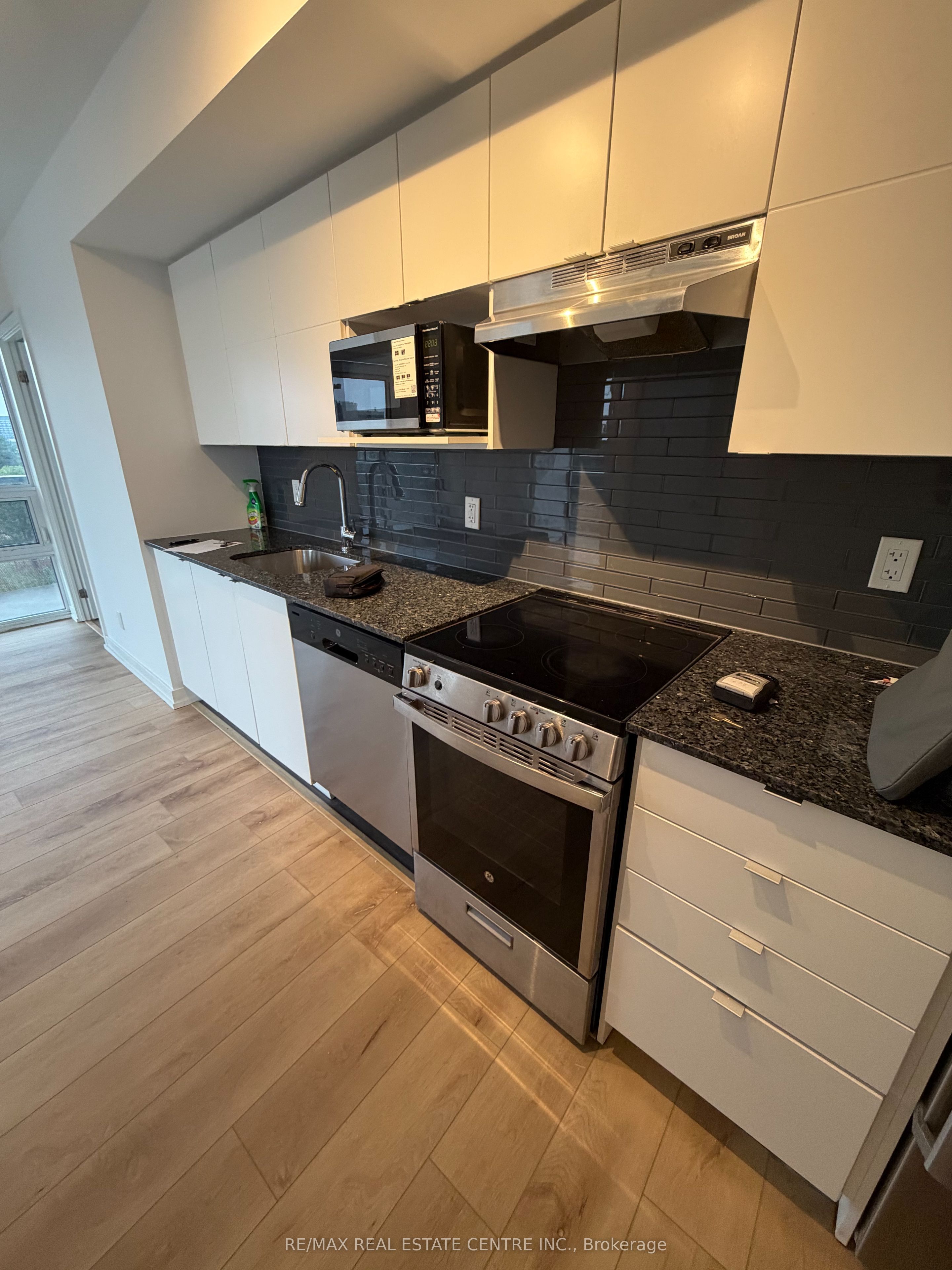 120 Varna Drive 605 Property Photo 4