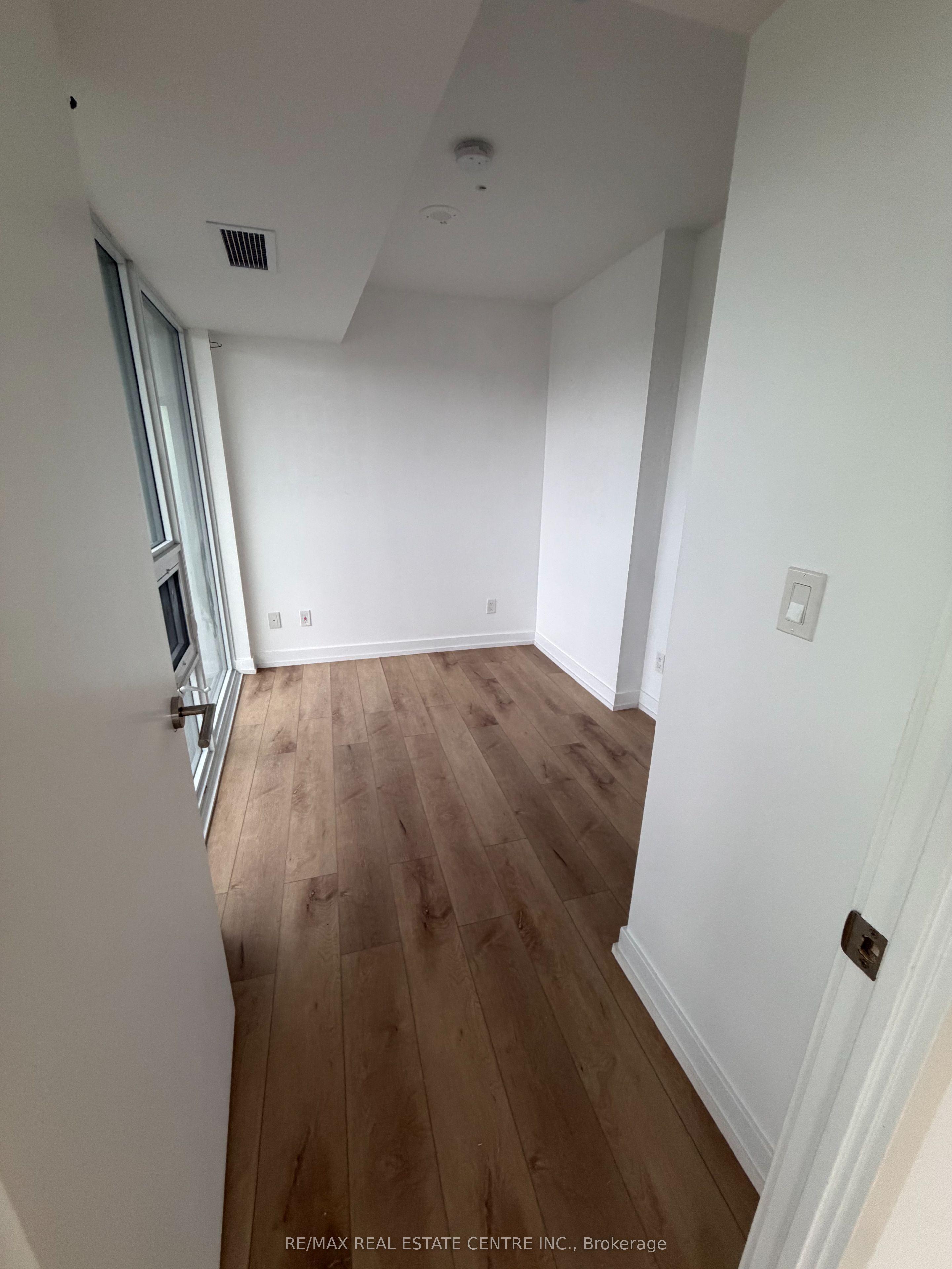 120 Varna Drive 605 Property Photo 9