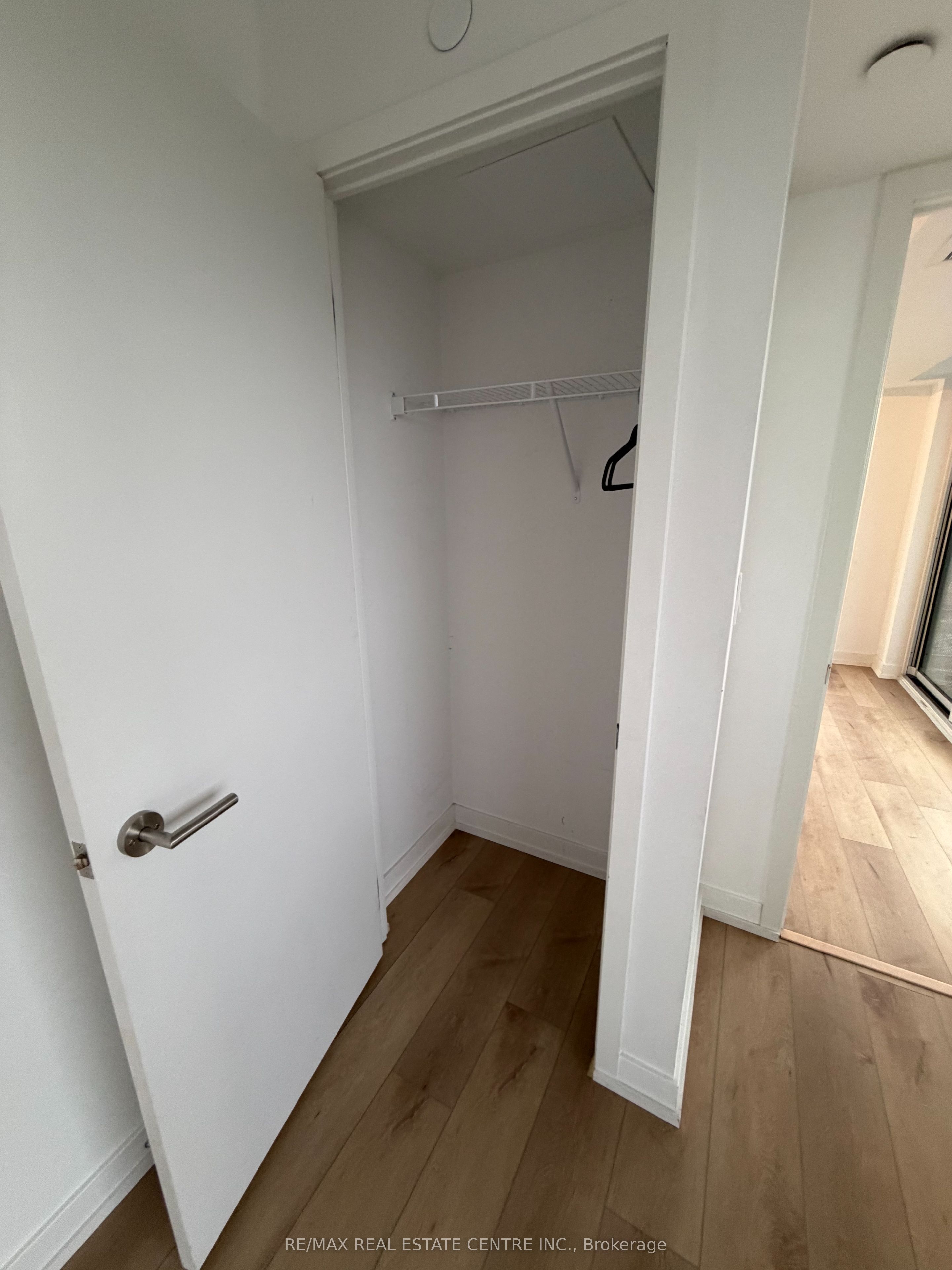 120 Varna Drive 605 Property Photo 11