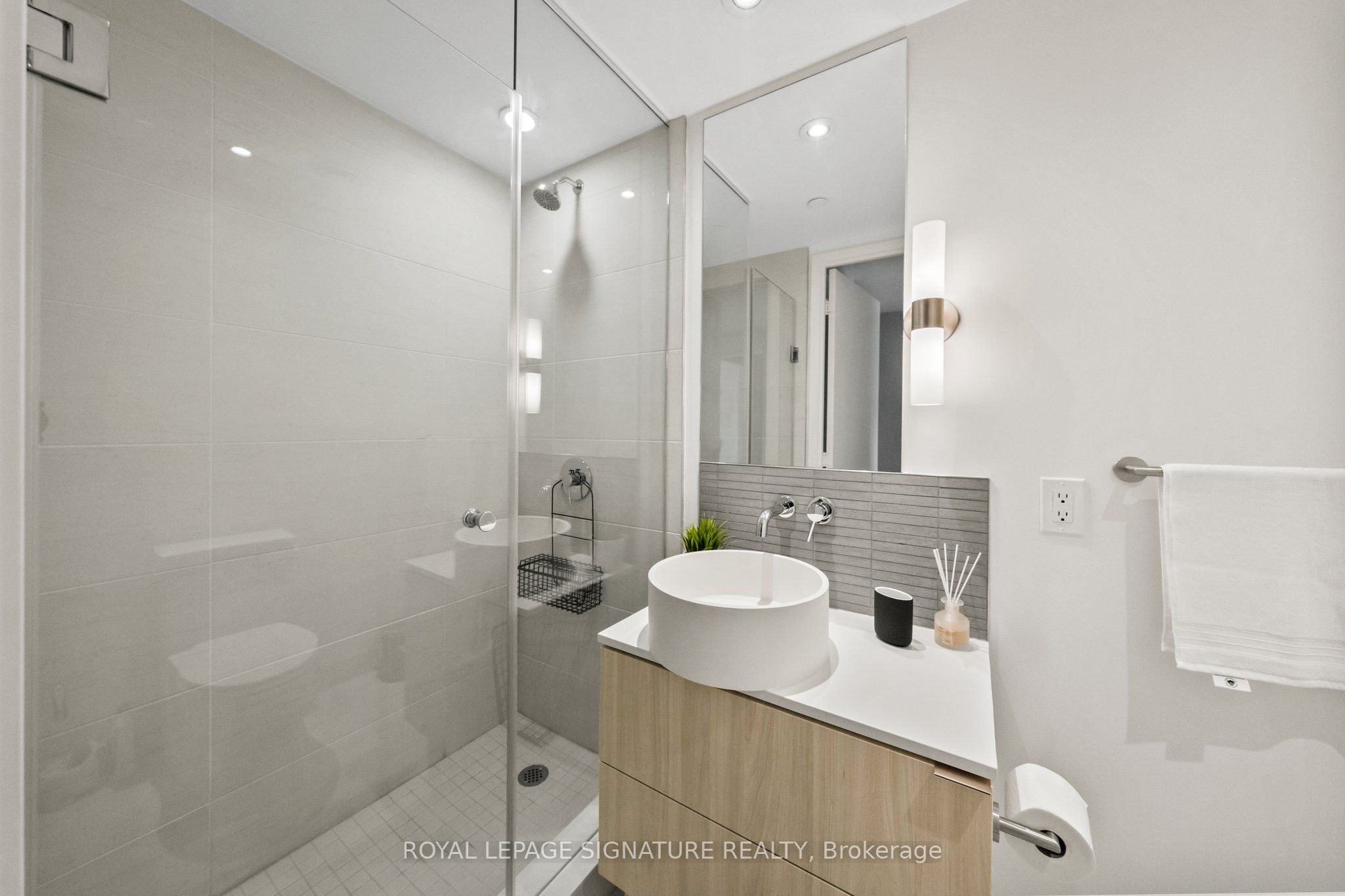 161 Roehampton Avenue 2711 Property Photo 23
