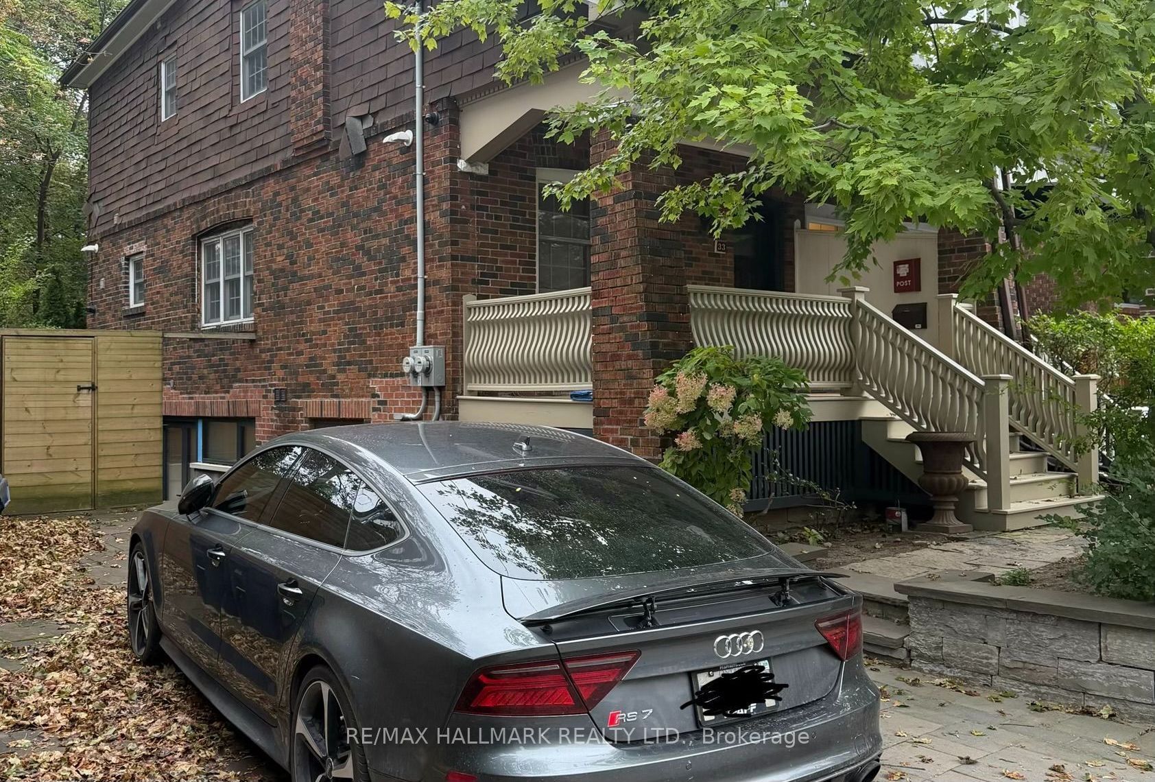33 Hillsdale Avenue W Property Photo 1