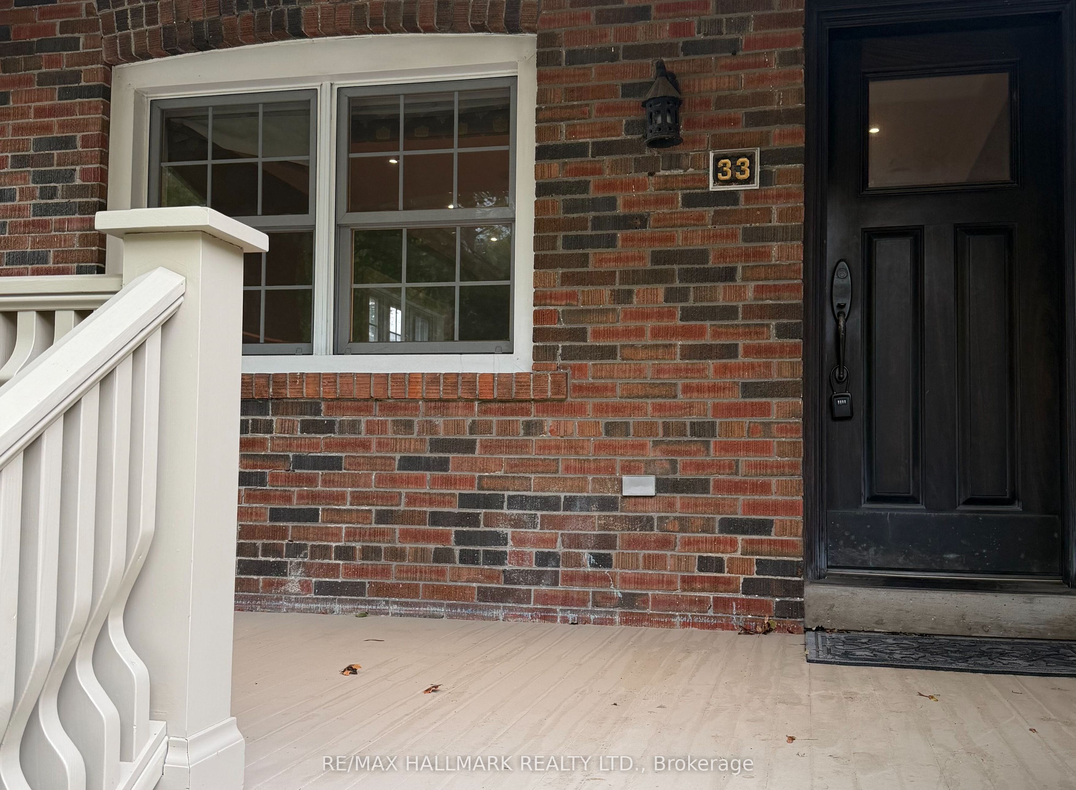 33 Hillsdale Avenue W Property Photo 2