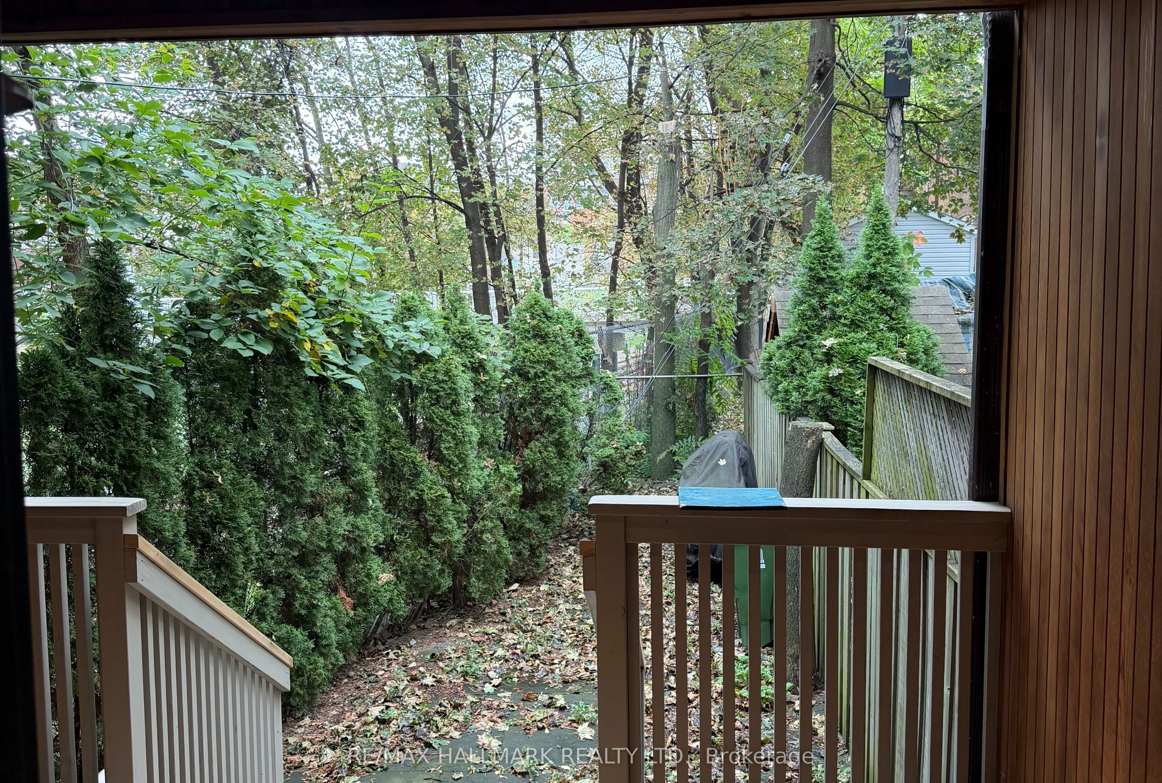 33 Hillsdale Avenue W Property Photo 3