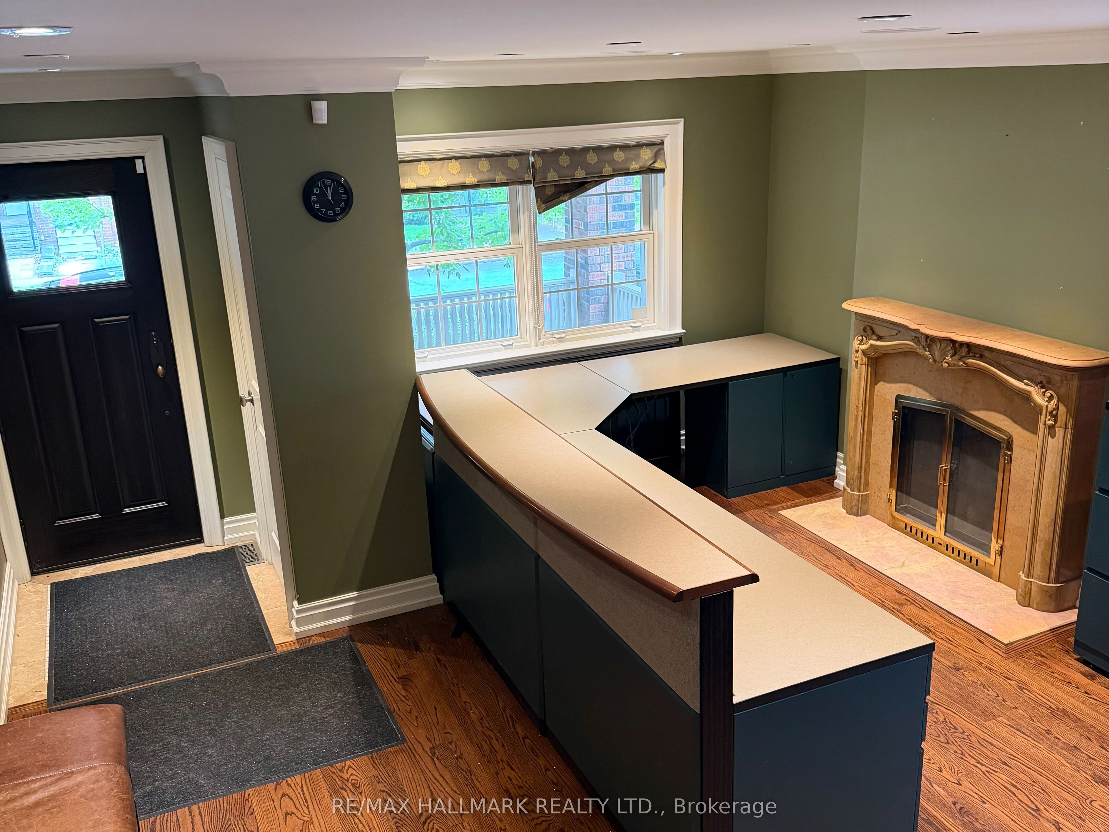 33 Hillsdale Avenue W Property Photo 4