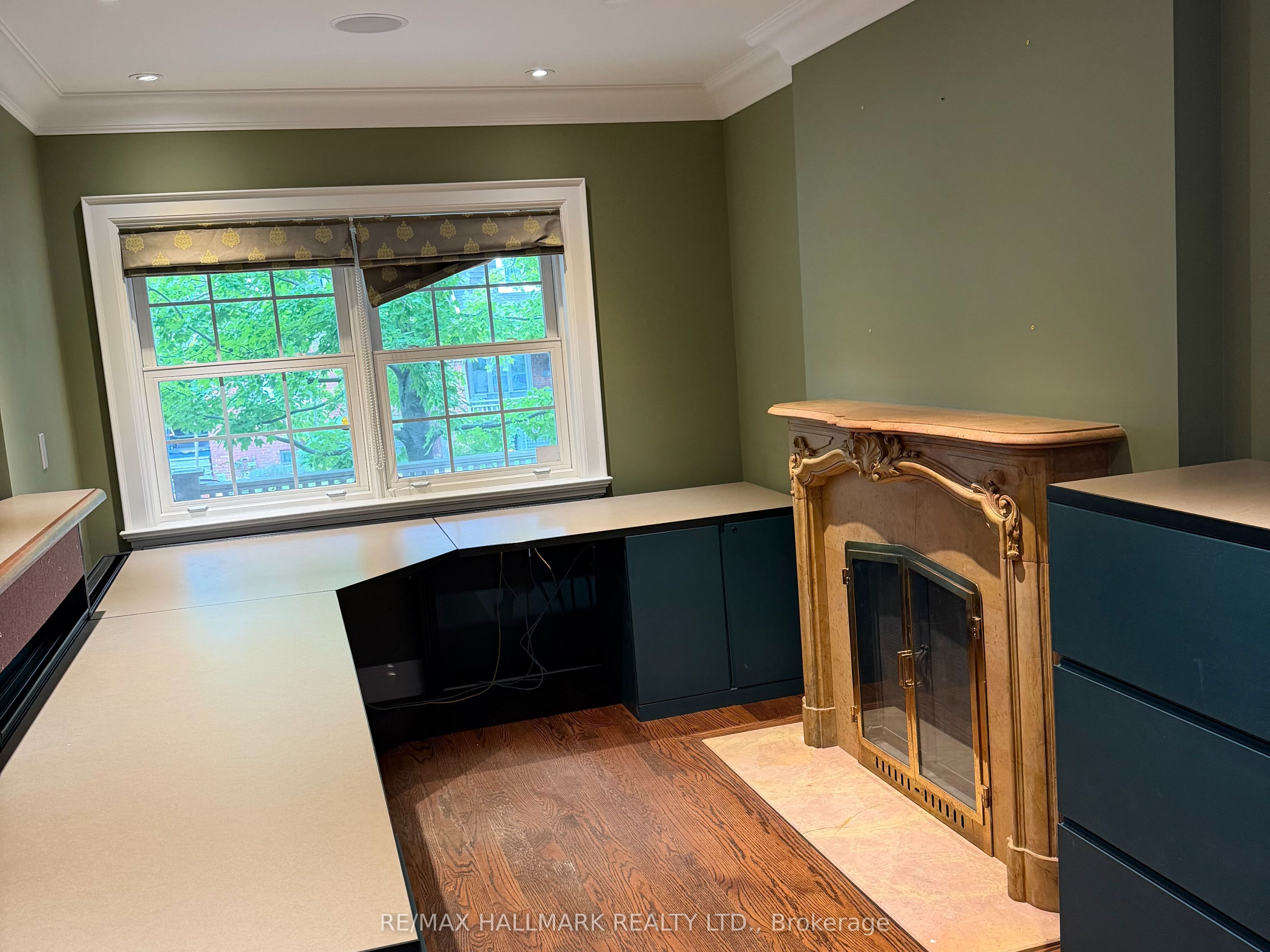 33 Hillsdale Avenue W Property Photo 5