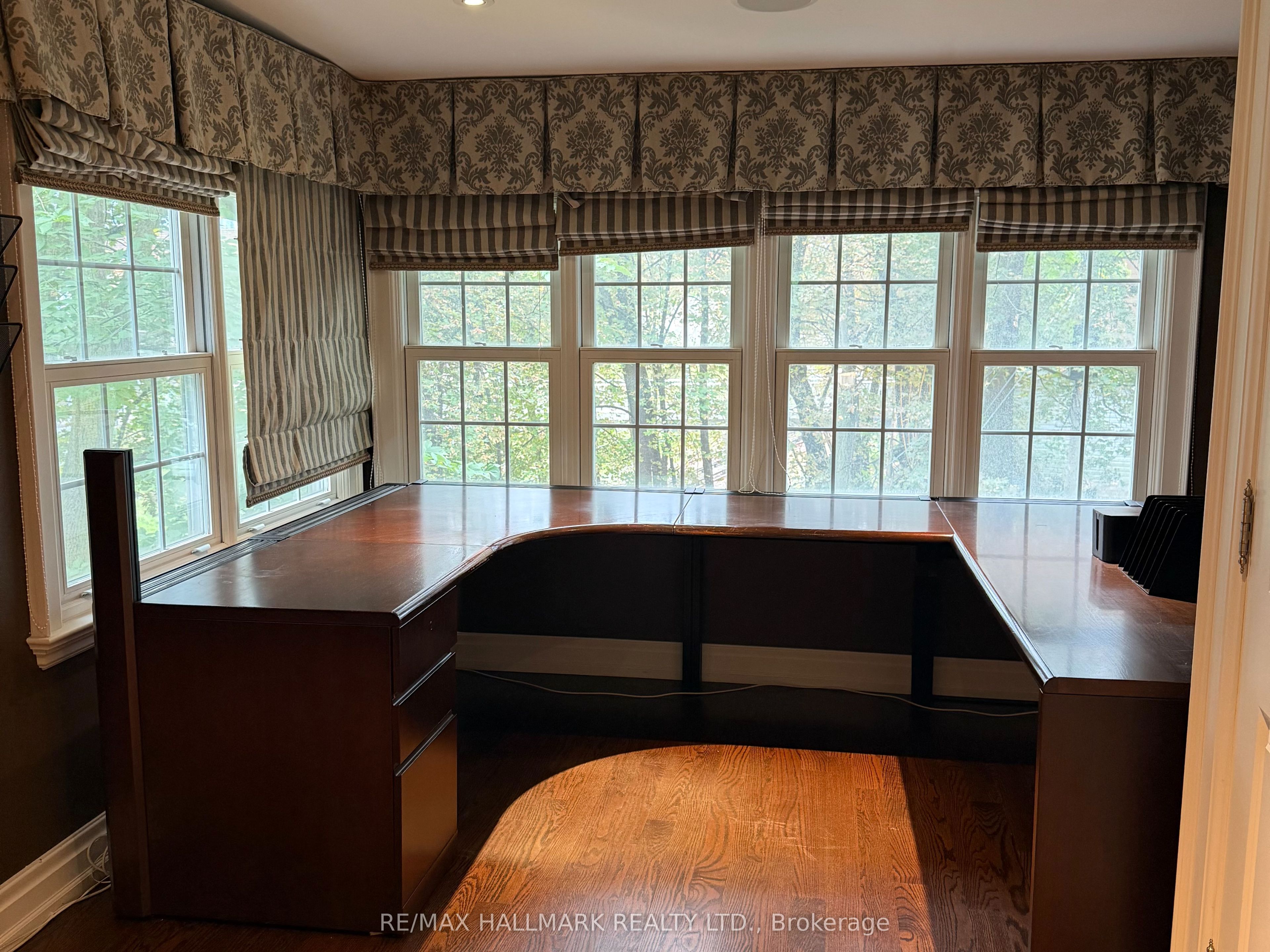 33 Hillsdale Avenue W Property Photo 9