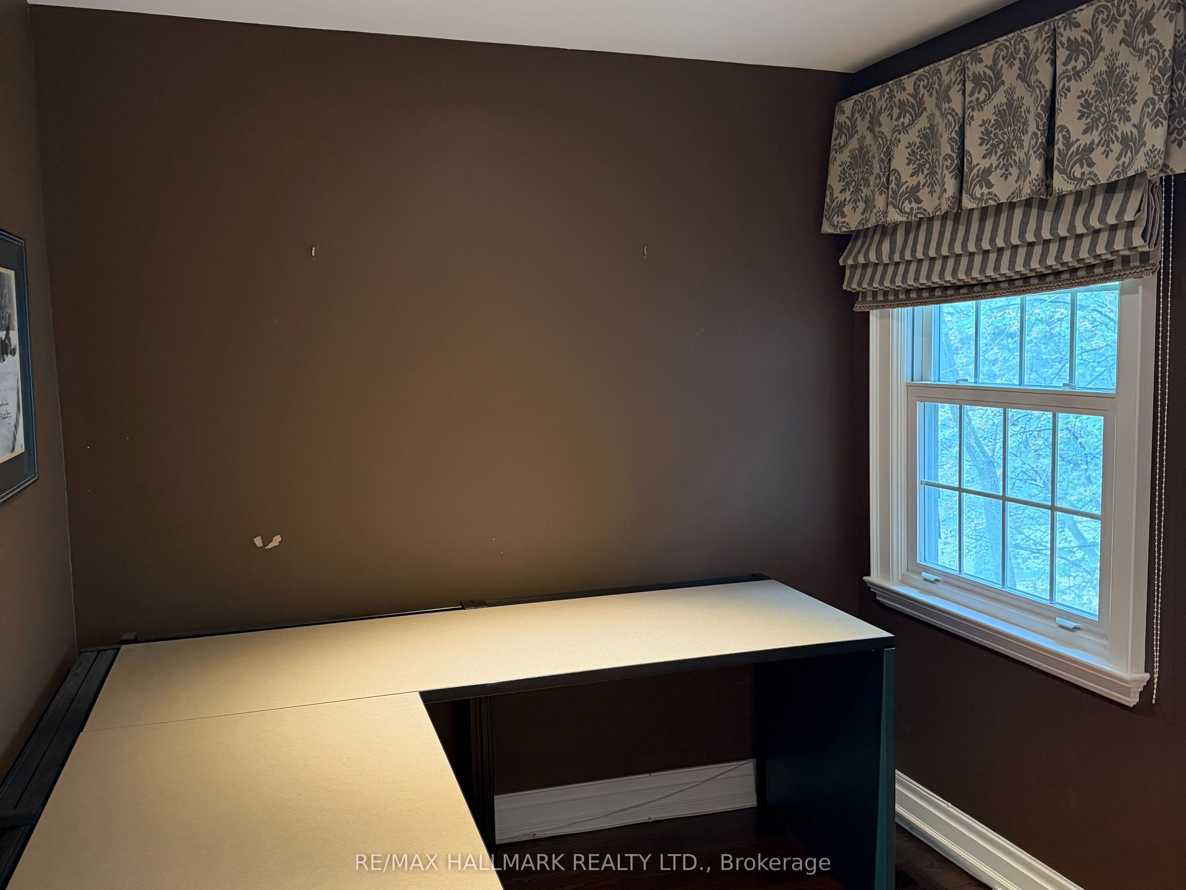 33 Hillsdale Avenue W Property Photo 10