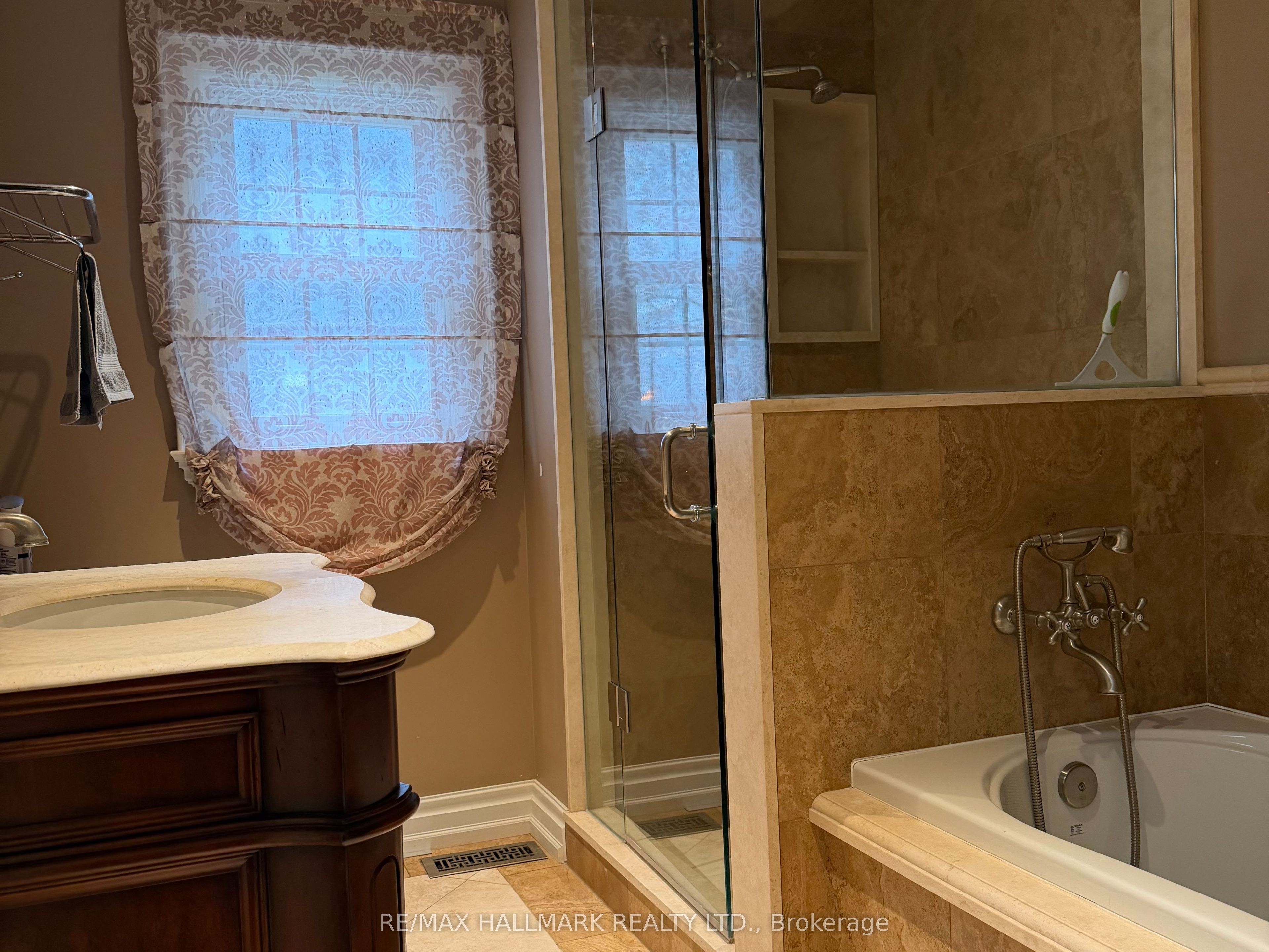 33 Hillsdale Avenue W Property Photo 13