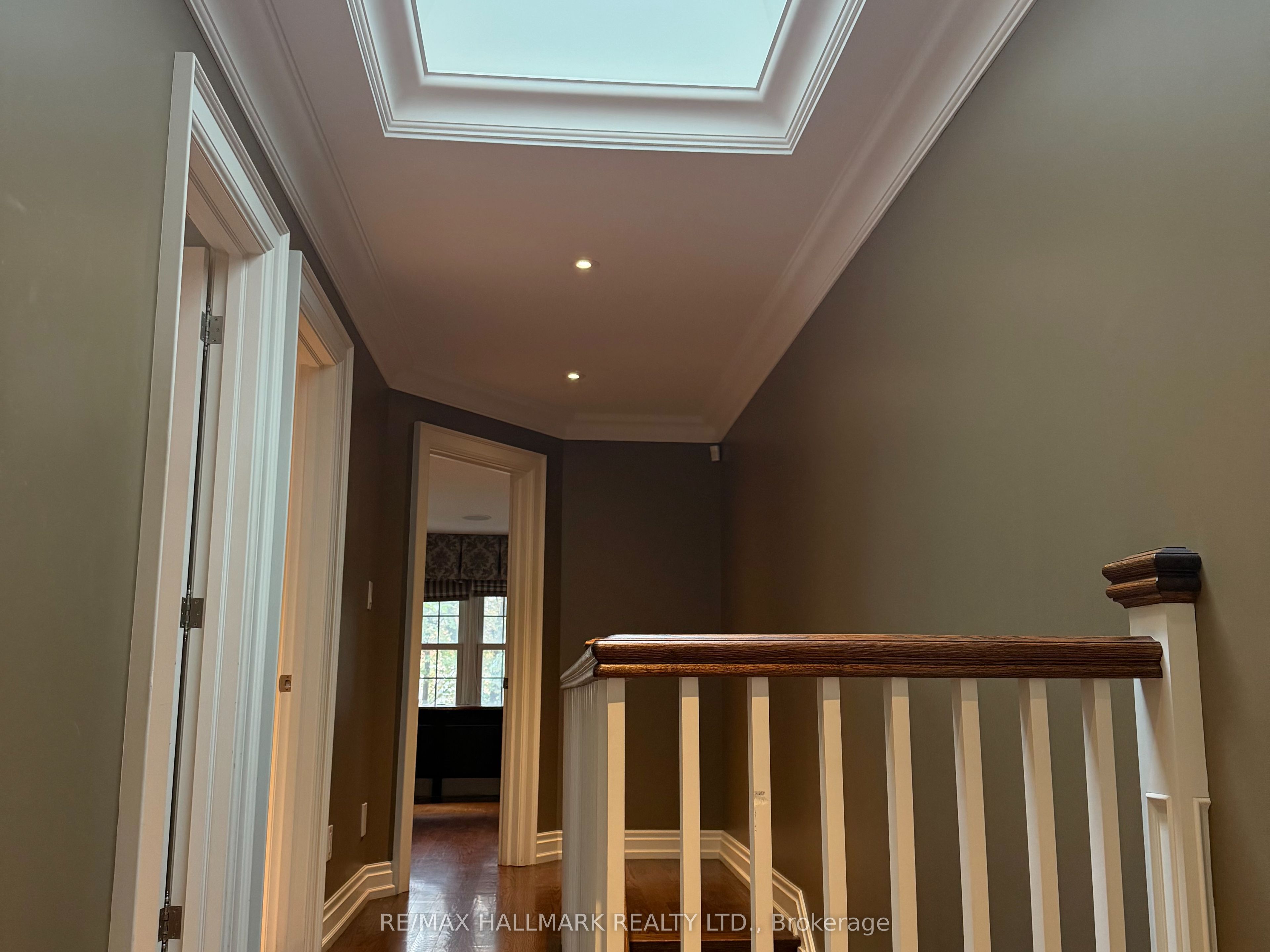 33 Hillsdale Avenue W Property Photo 14