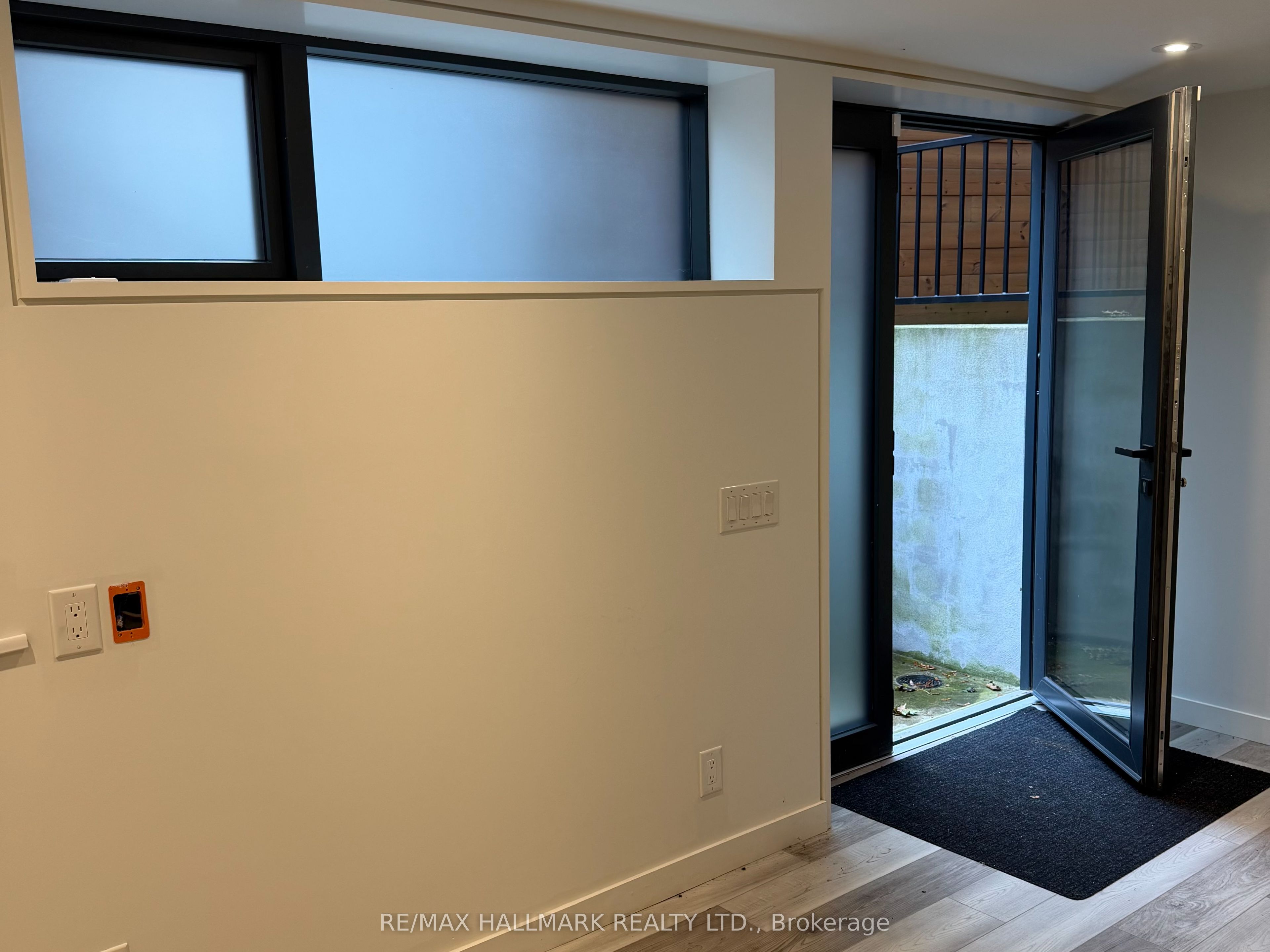 33 Hillsdale Avenue W Property Photo 15