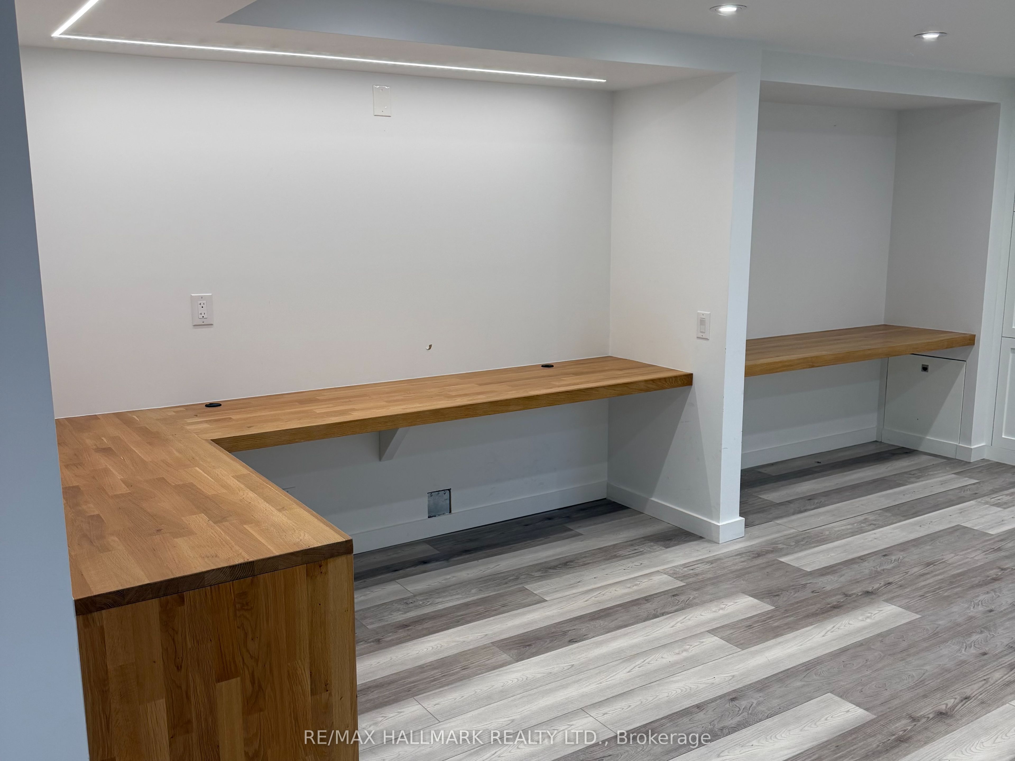 33 Hillsdale Avenue W Property Photo 17