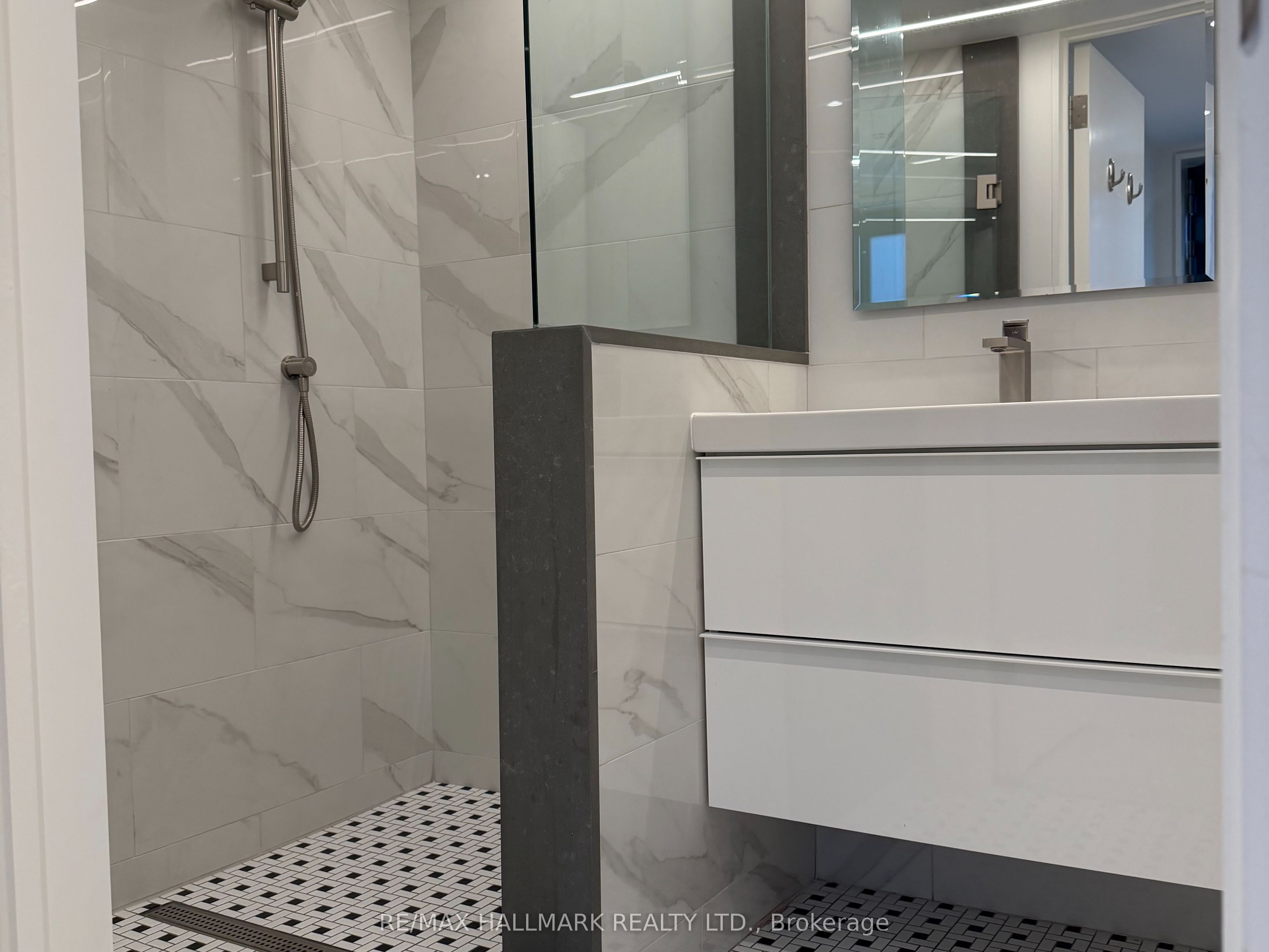 33 Hillsdale Avenue W Property Photo 18