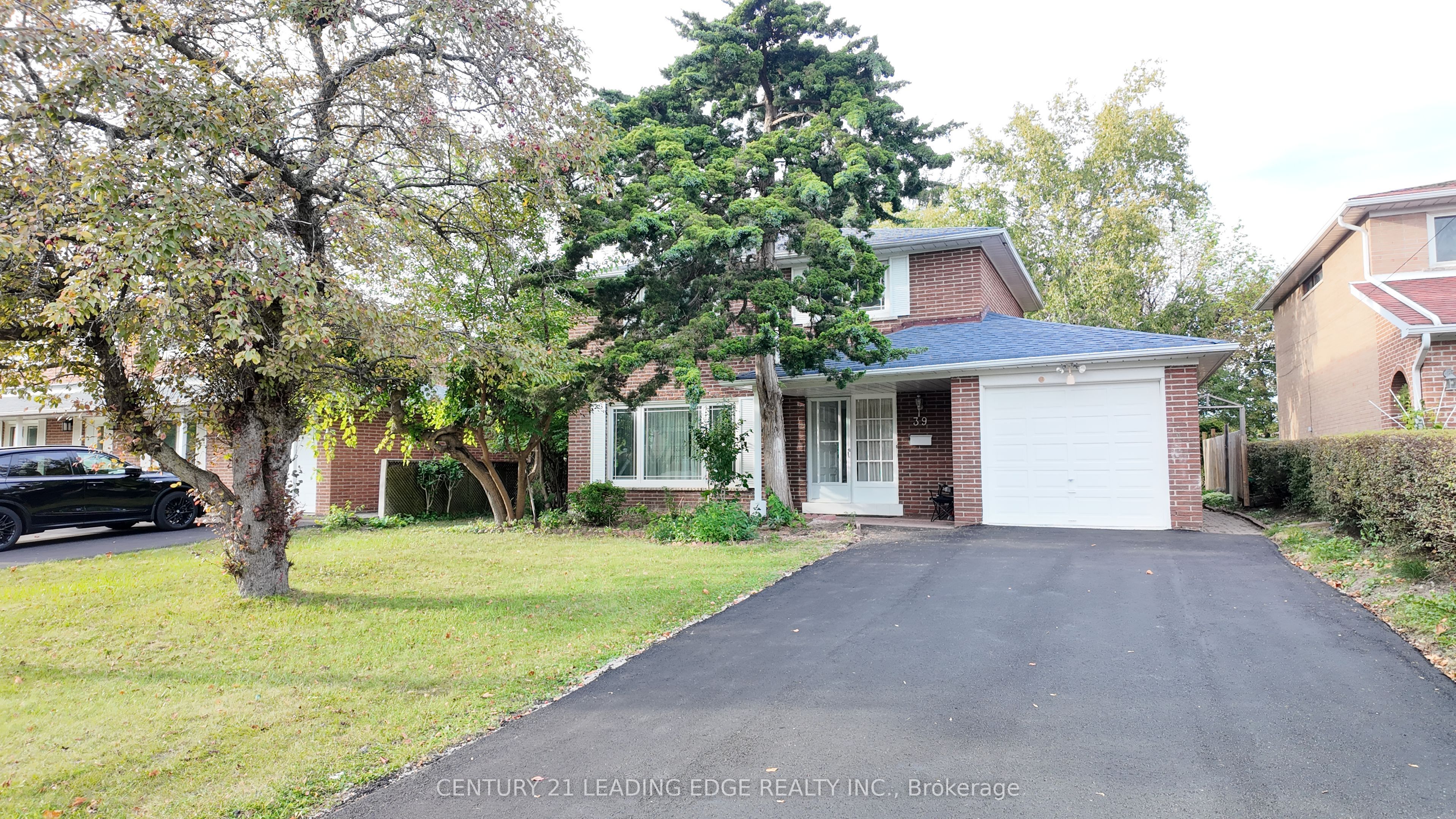 39 Waddington Crescent Property Photo 4