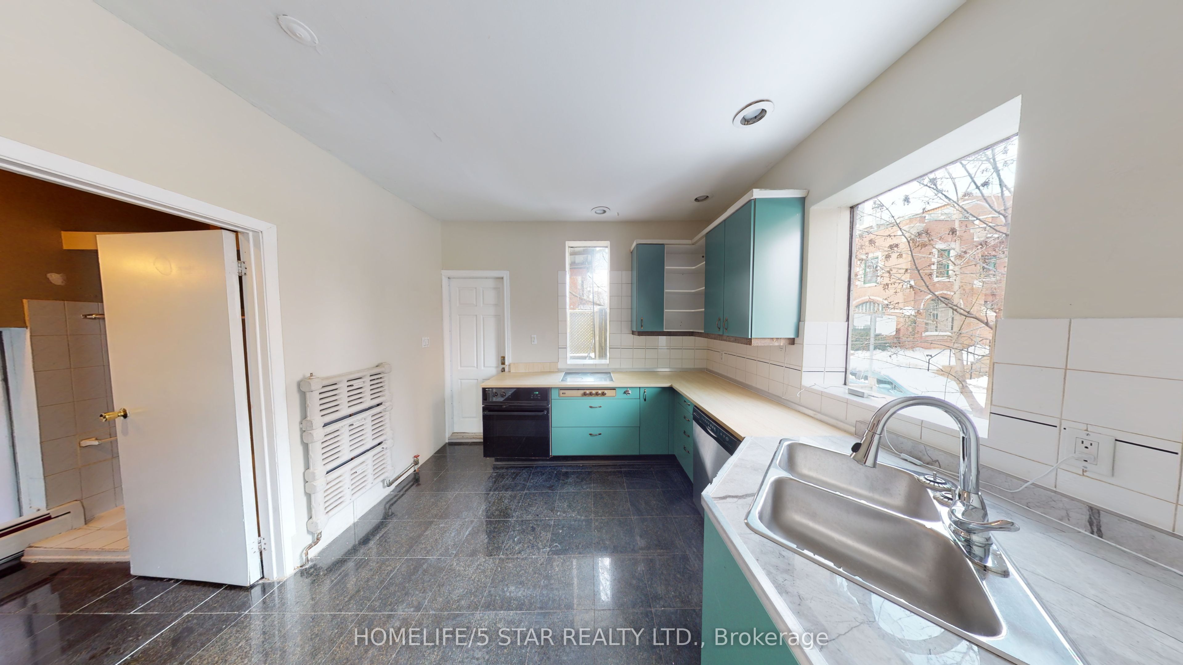 642 Dovercourt Road Apt 1 Property Photo 1