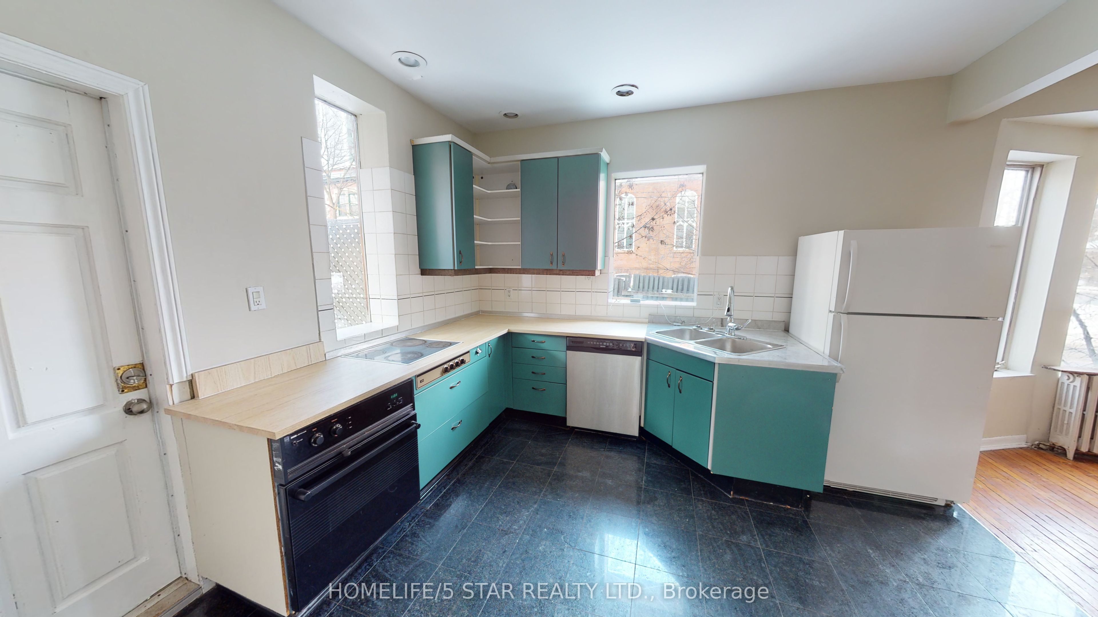 642 Dovercourt Road Apt 1 Property Photo 2