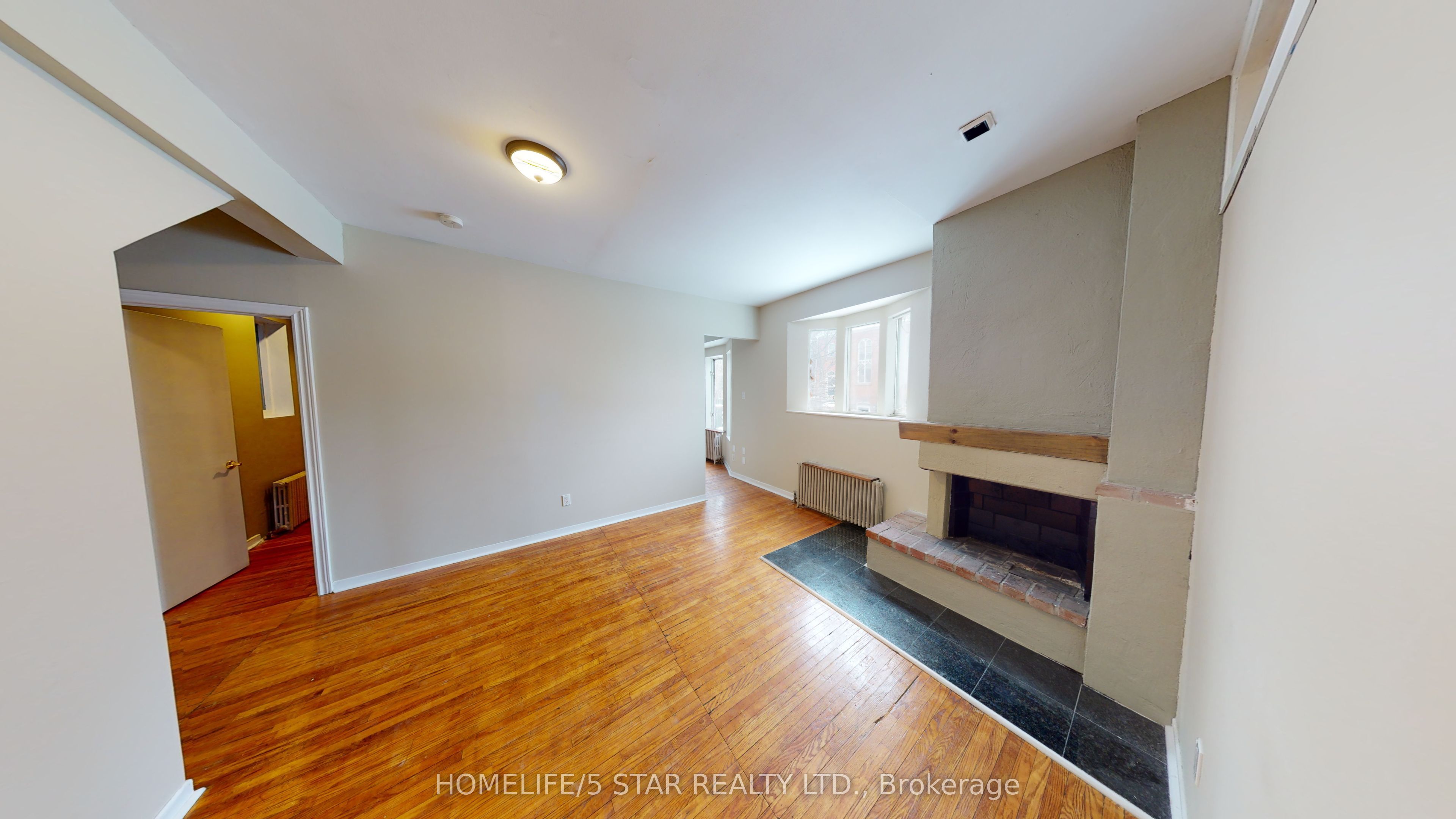642 Dovercourt Road Apt 1 Property Photo 5